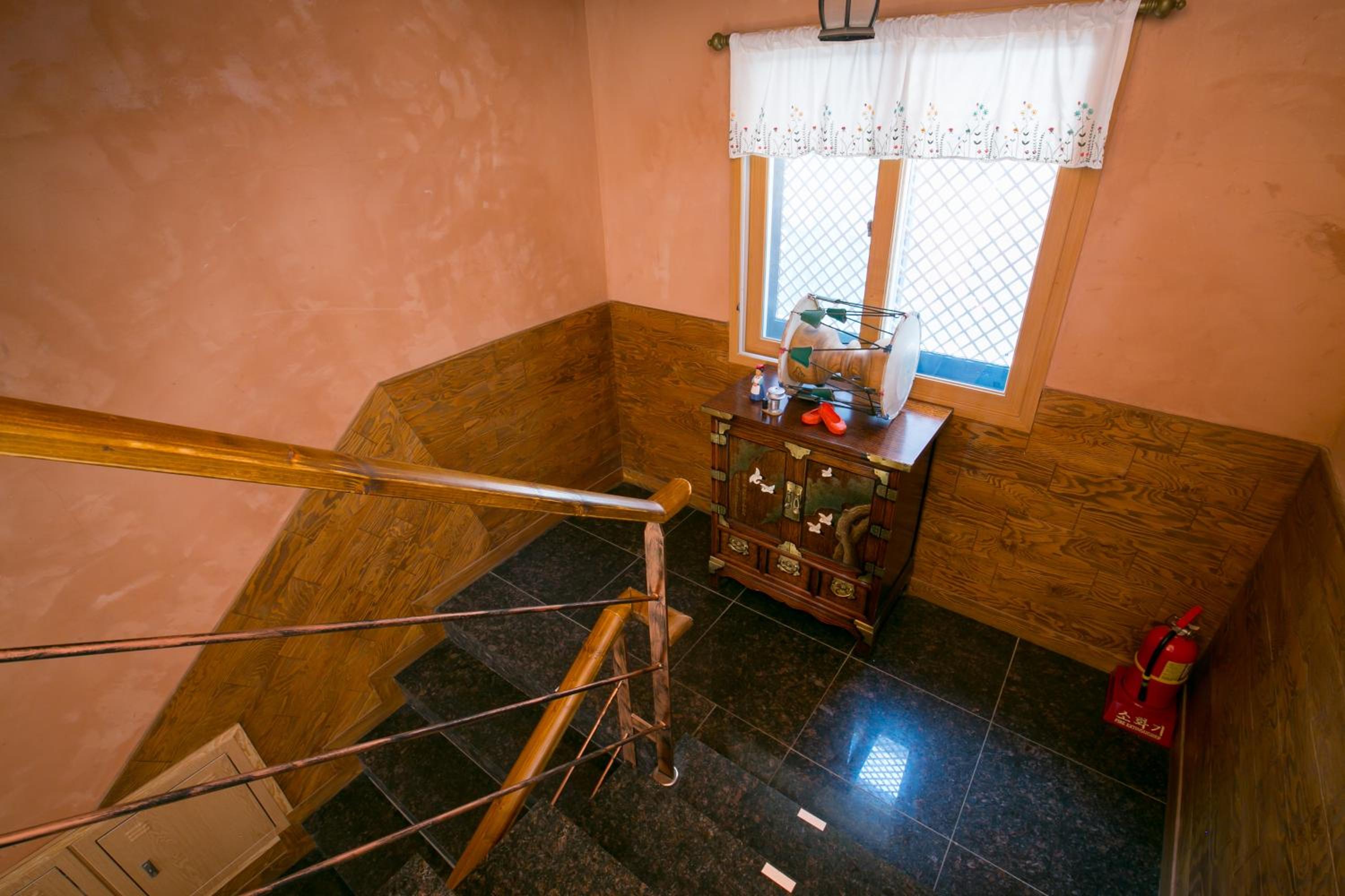 Ddlanchae Guesthouse - New Tower