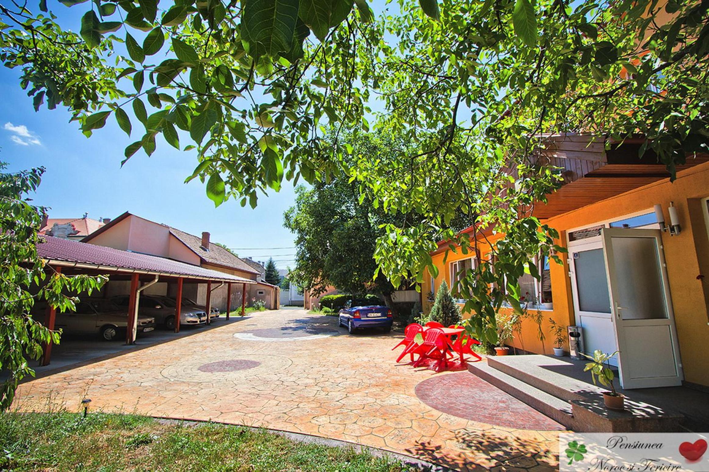 Noroc si Fericire view 5