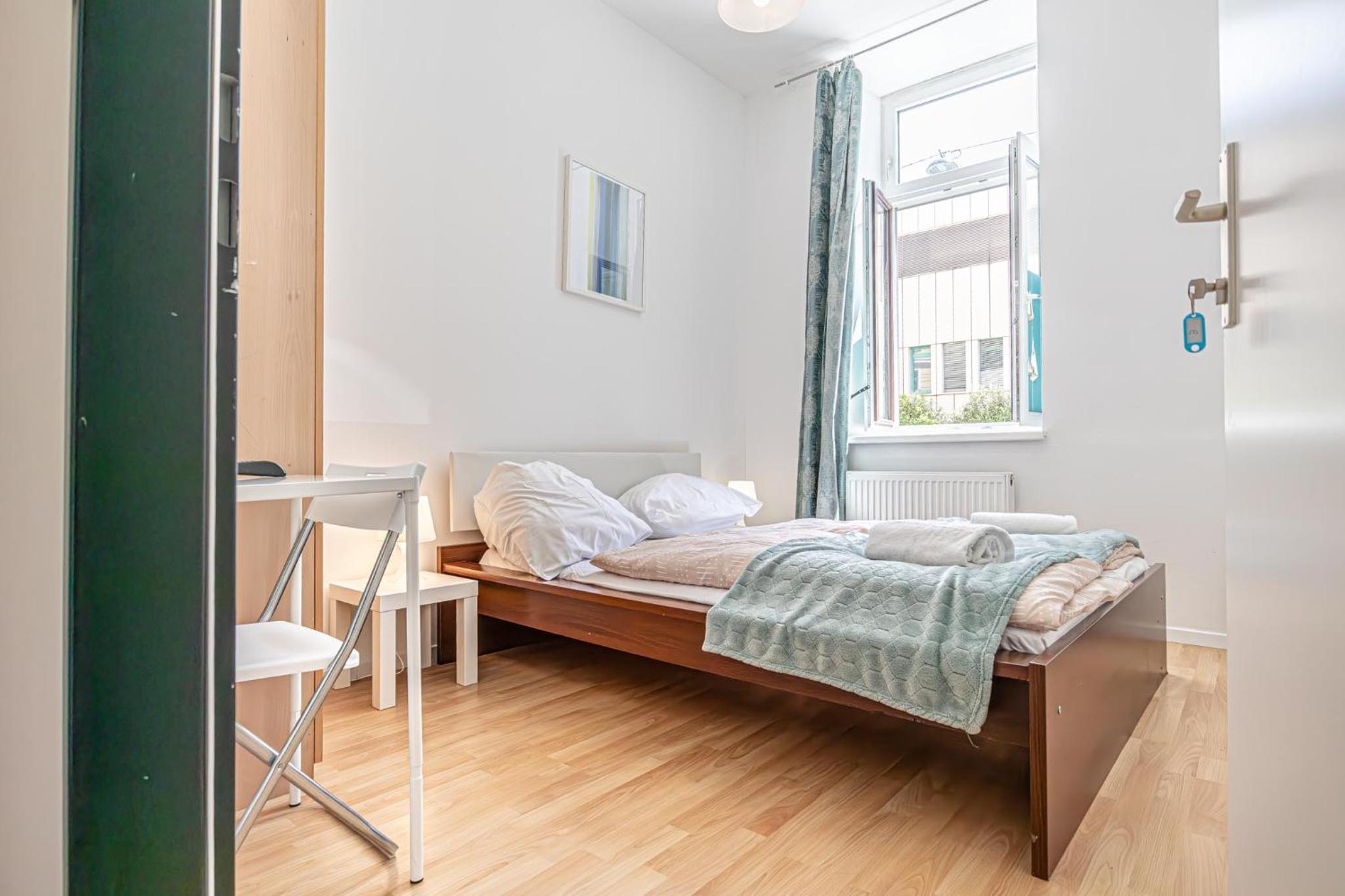 Elegant Private Rooms Near Danube With Garden Access