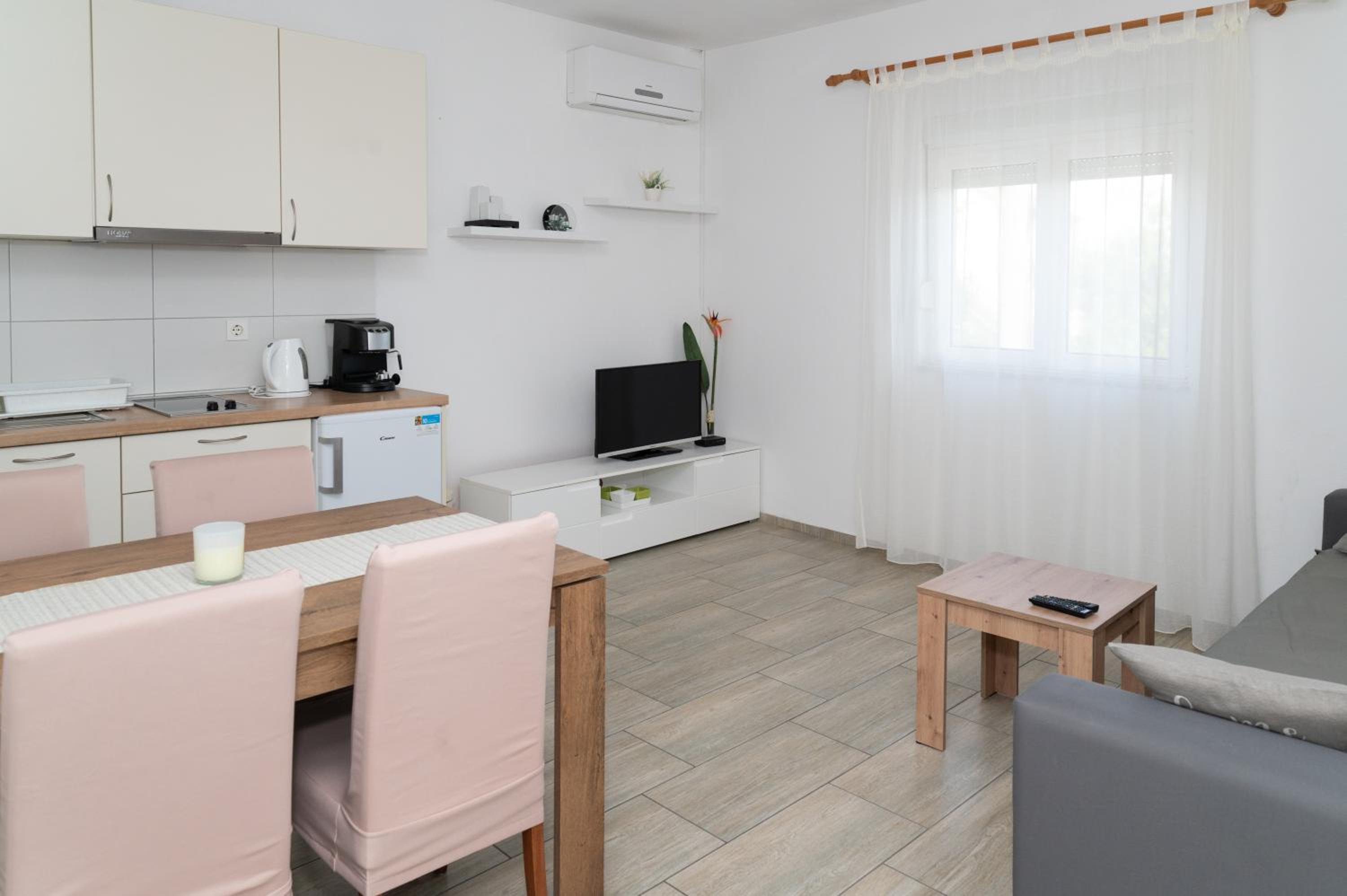 Apartment Matic Sonkovic view 4