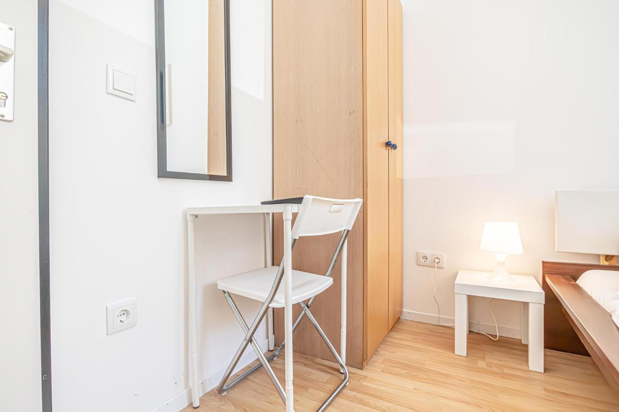 Elegant Private Rooms Near Danube With Garden Access