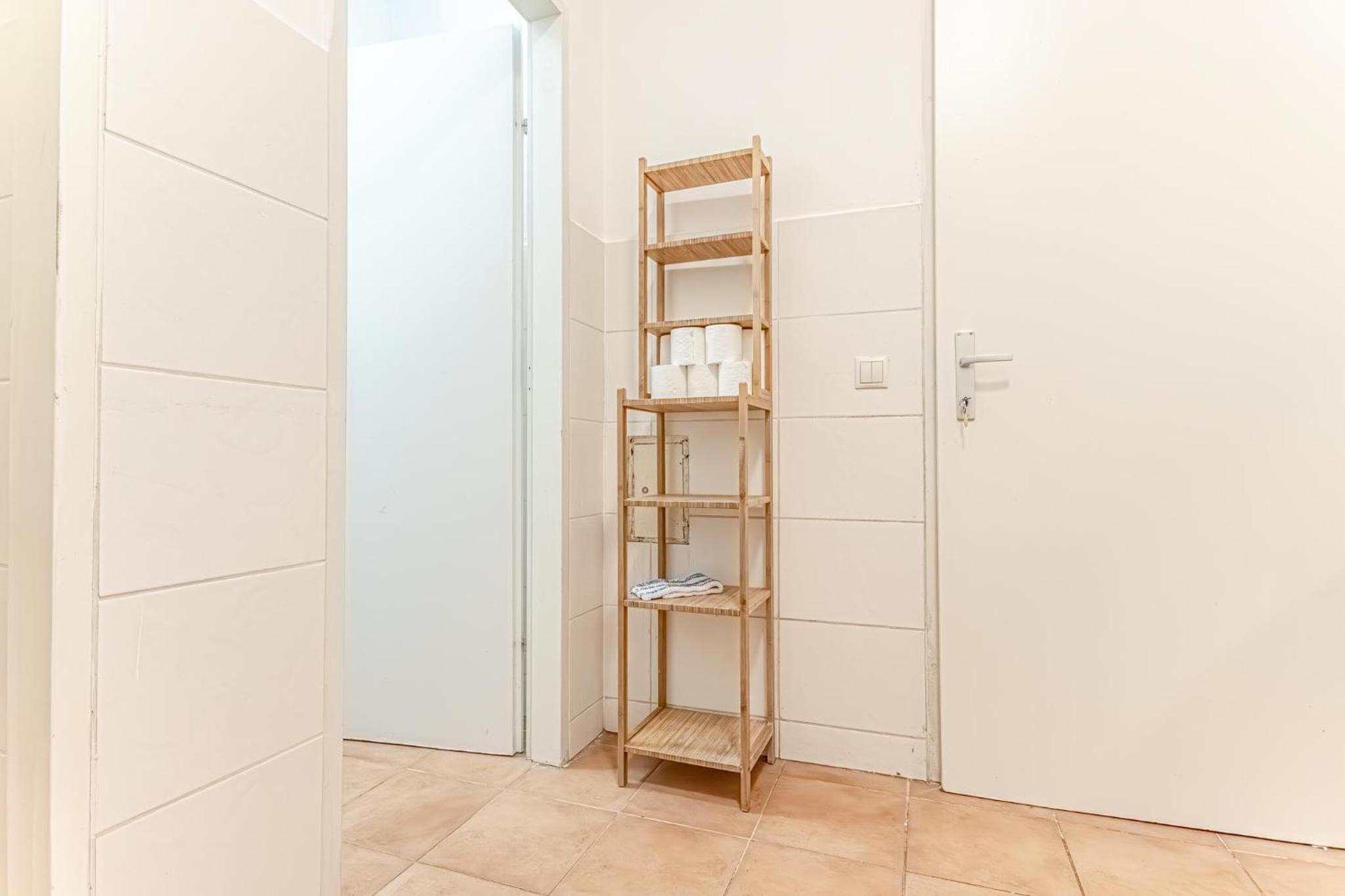 Elegant Private Rooms Near Danube With Garden Access