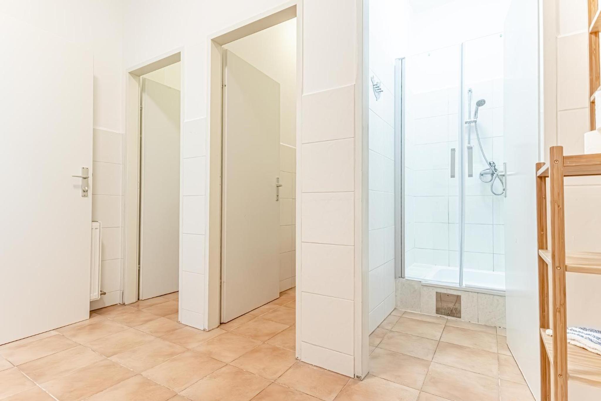 Elegant Private Rooms Near Danube With Garden Access