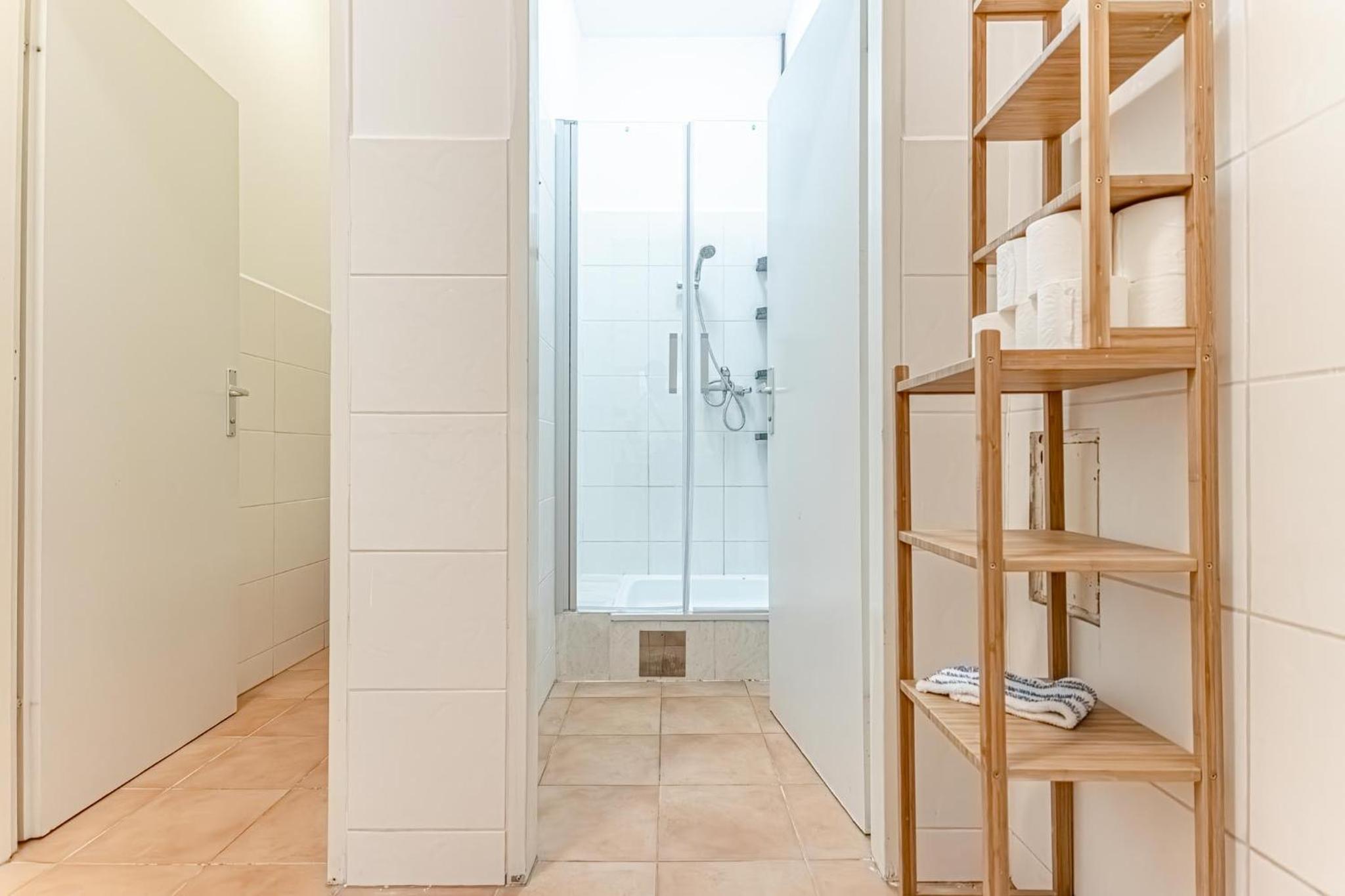 Elegant Private Rooms Near Danube With Garden Access