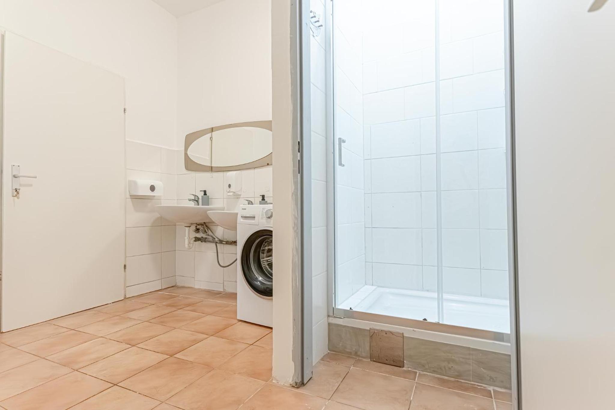 Elegant Private Rooms Near Danube With Garden Access