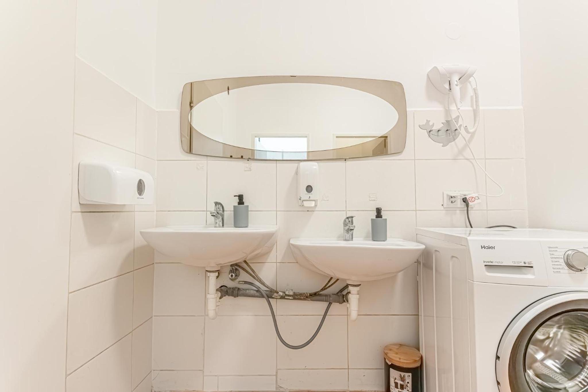 Elegant Private Rooms Near Danube With Garden Access