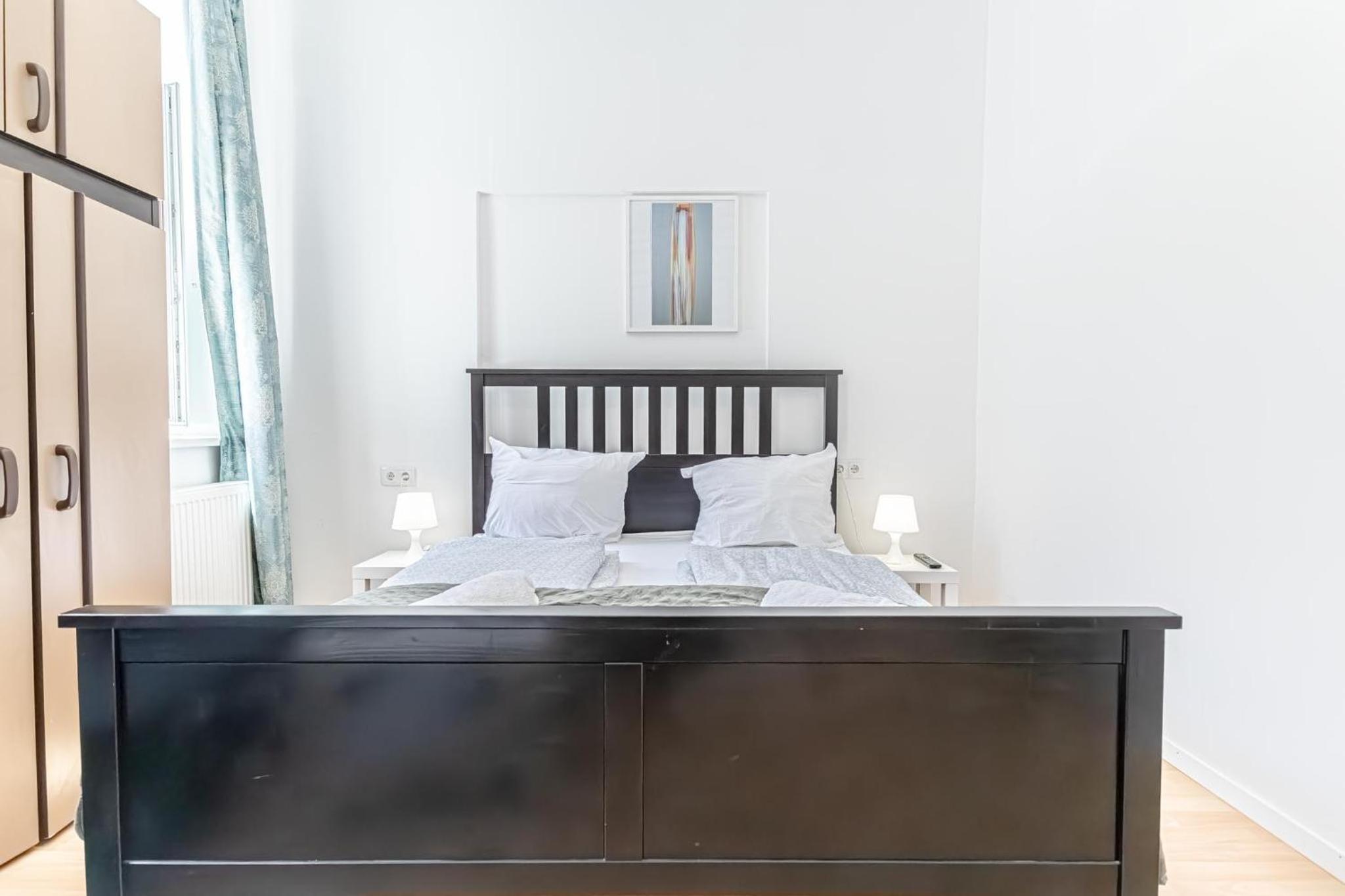Elegant Private Rooms Near Danube With Garden Access