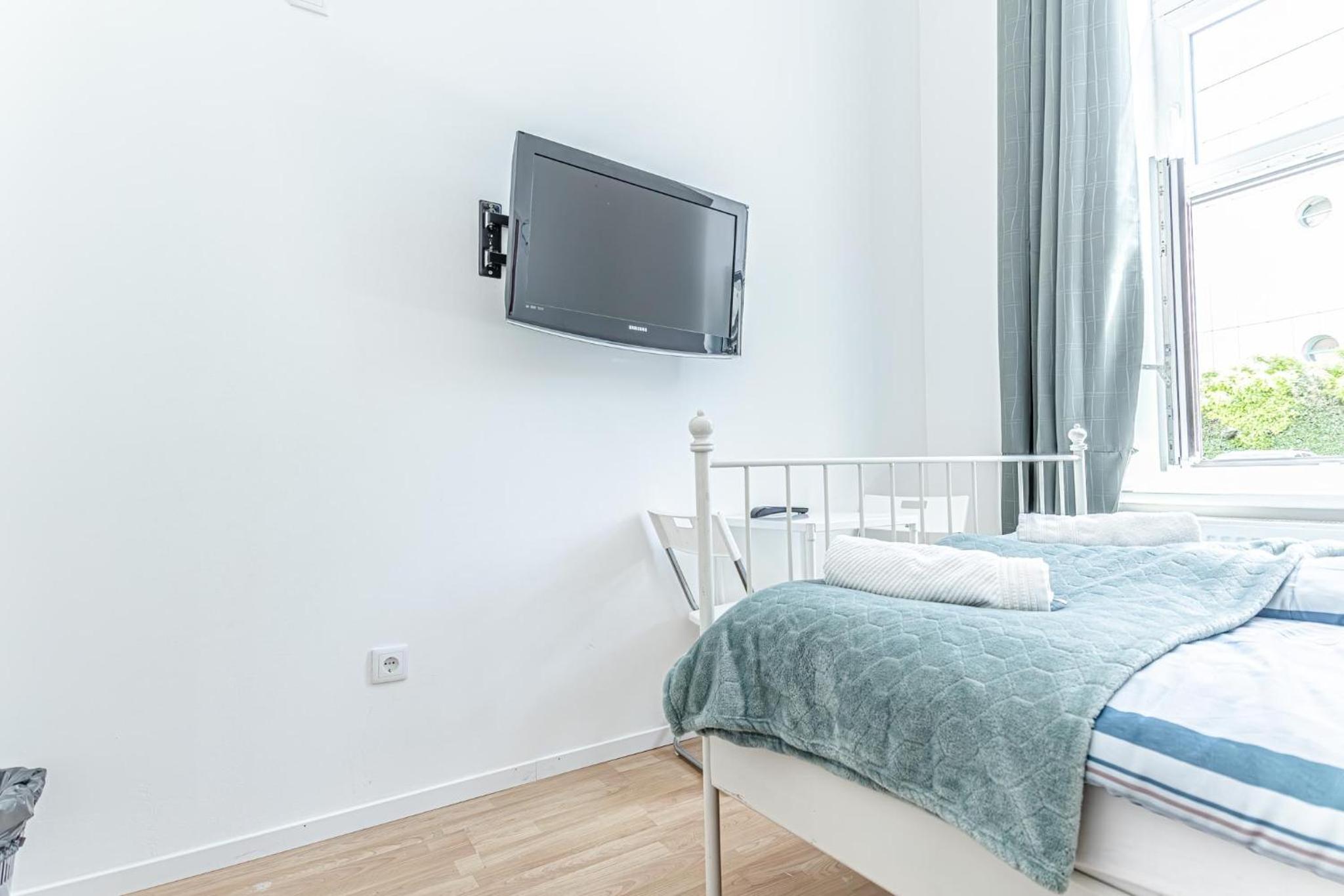 Elegant Private Rooms Near Danube With Garden Access