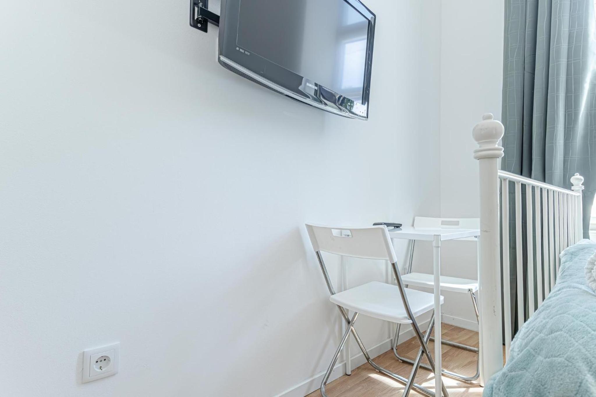 Elegant Private Rooms Near Danube With Garden Access