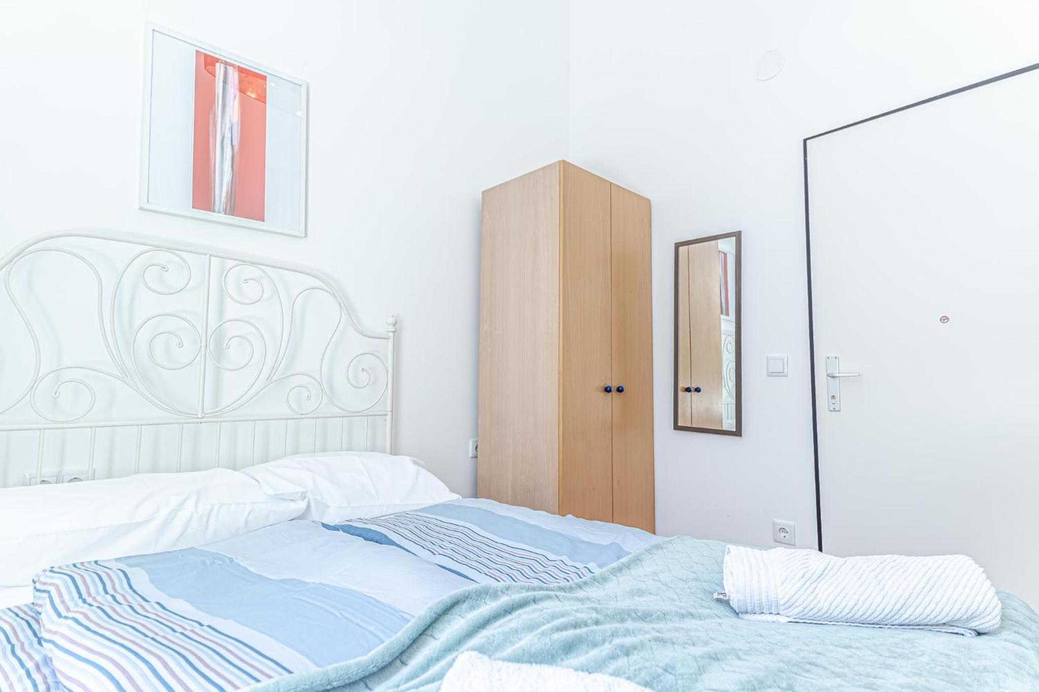 Elegant Private Rooms Near Danube With Garden Access