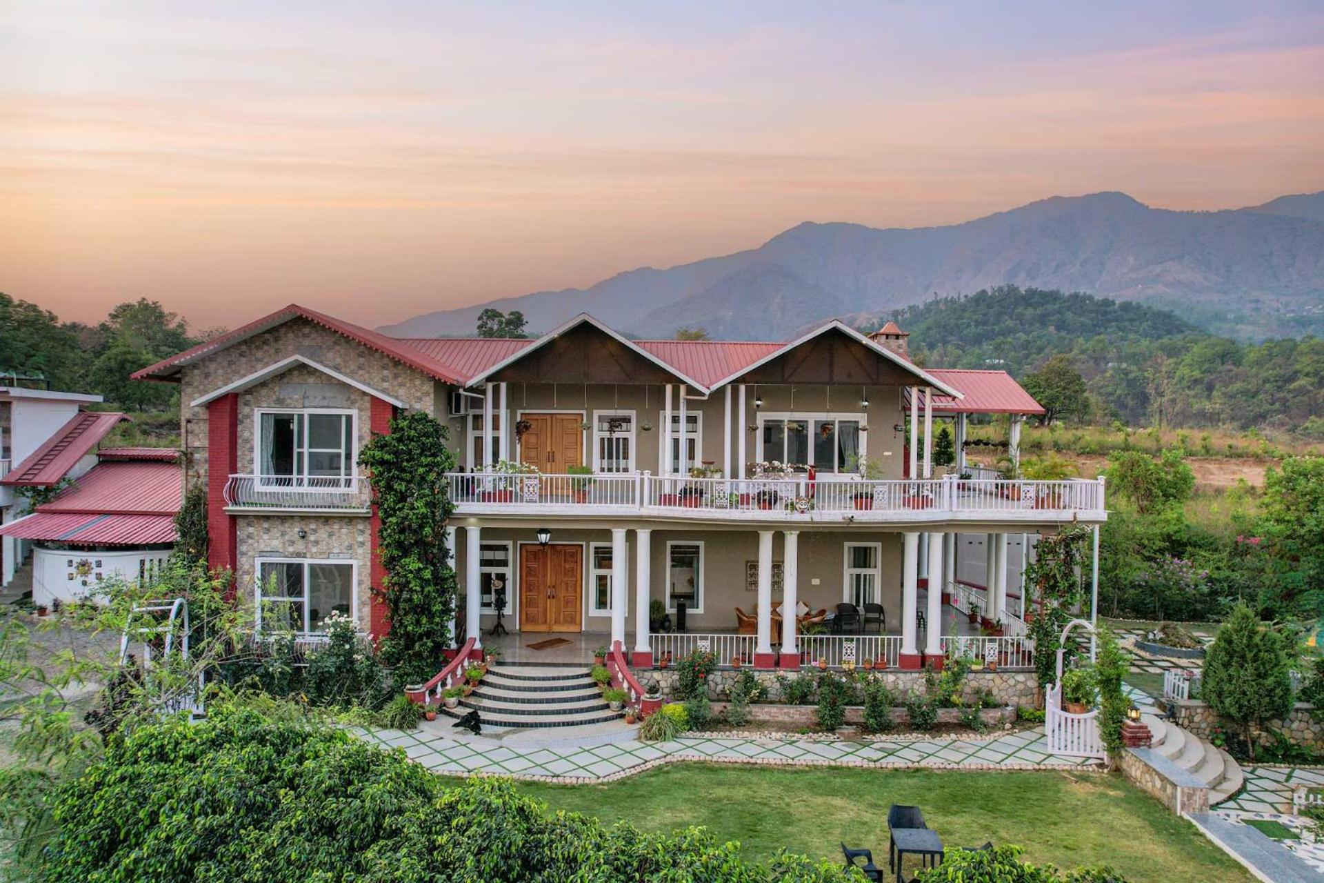 StayVista at SilverOaks Cottage