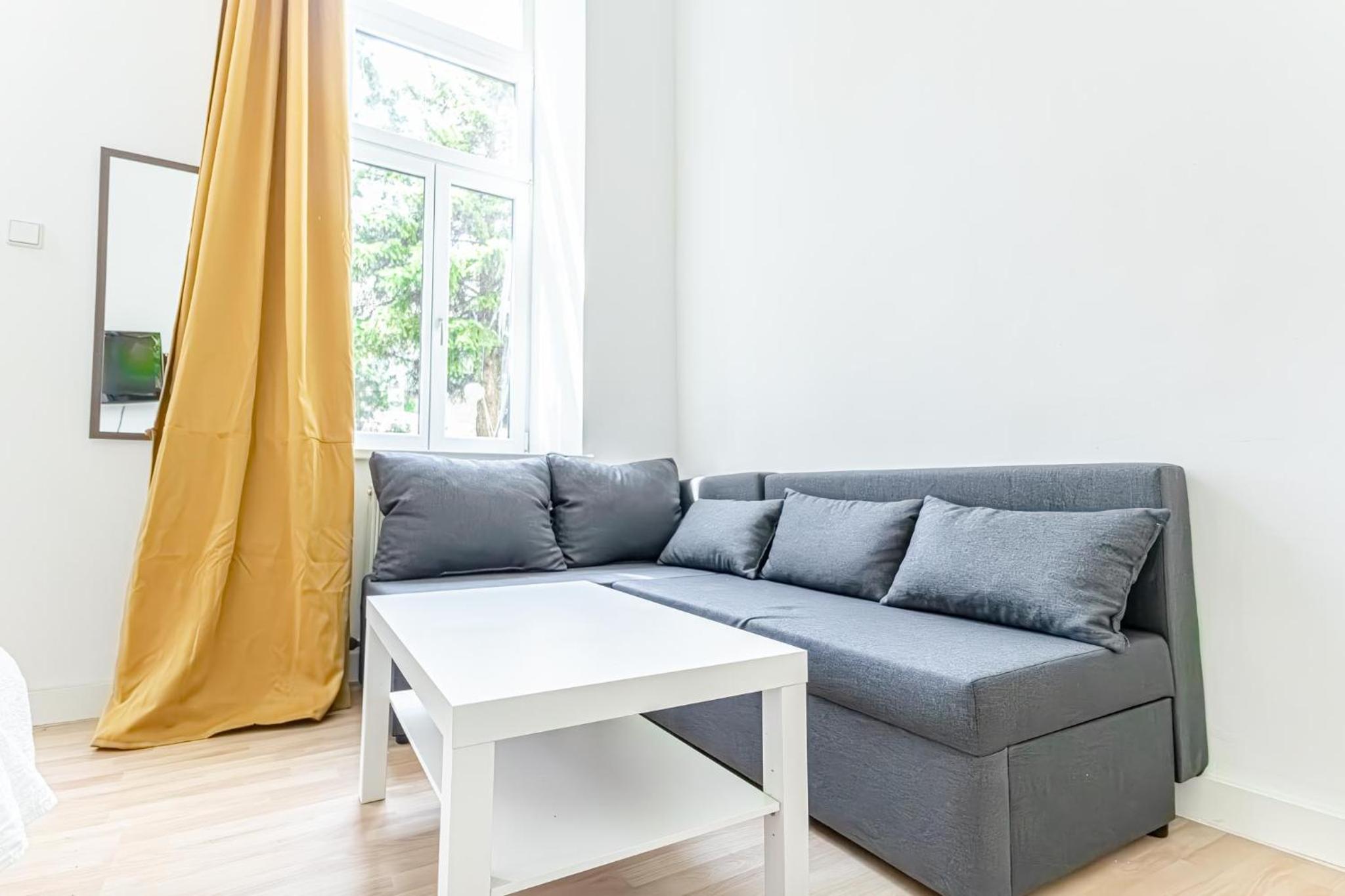 Elegant Private Rooms Near Danube With Garden Access