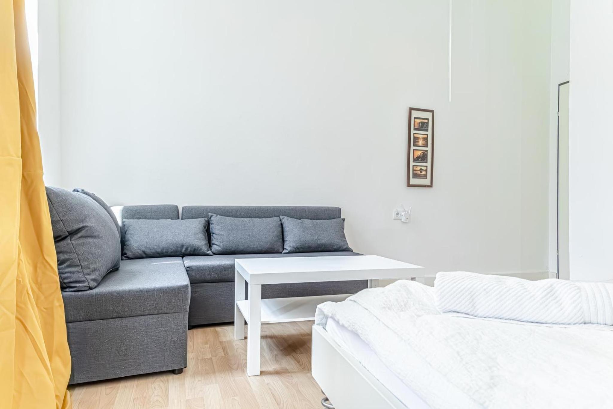 Elegant Private Rooms Near Danube With Garden Access