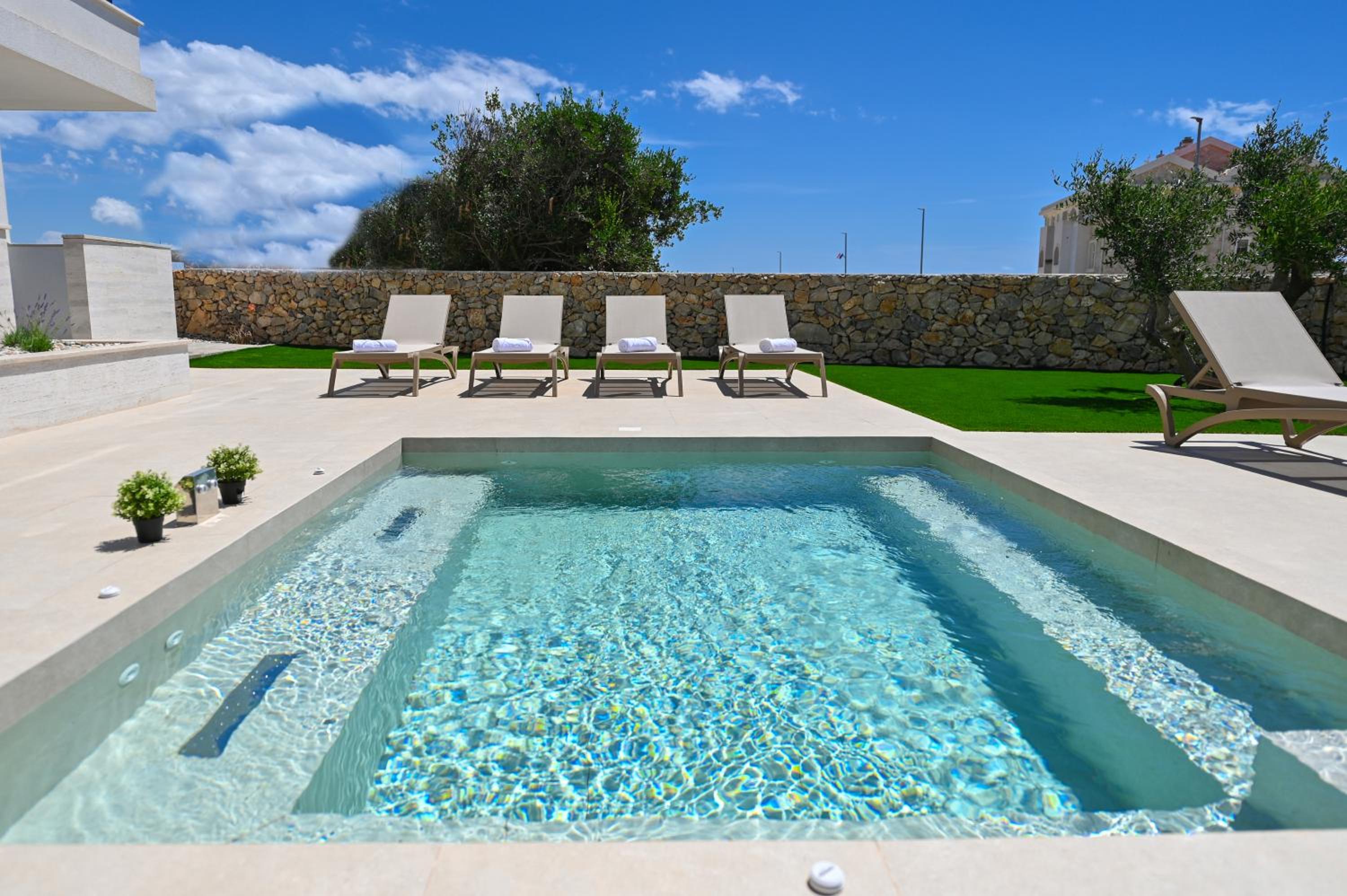 Pool apartments Lux