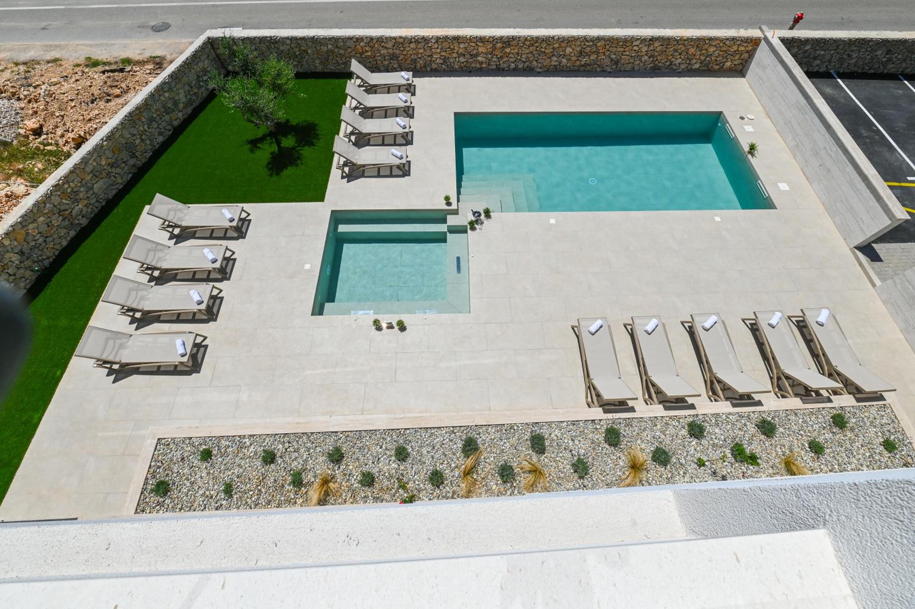 Pool apartments Lux