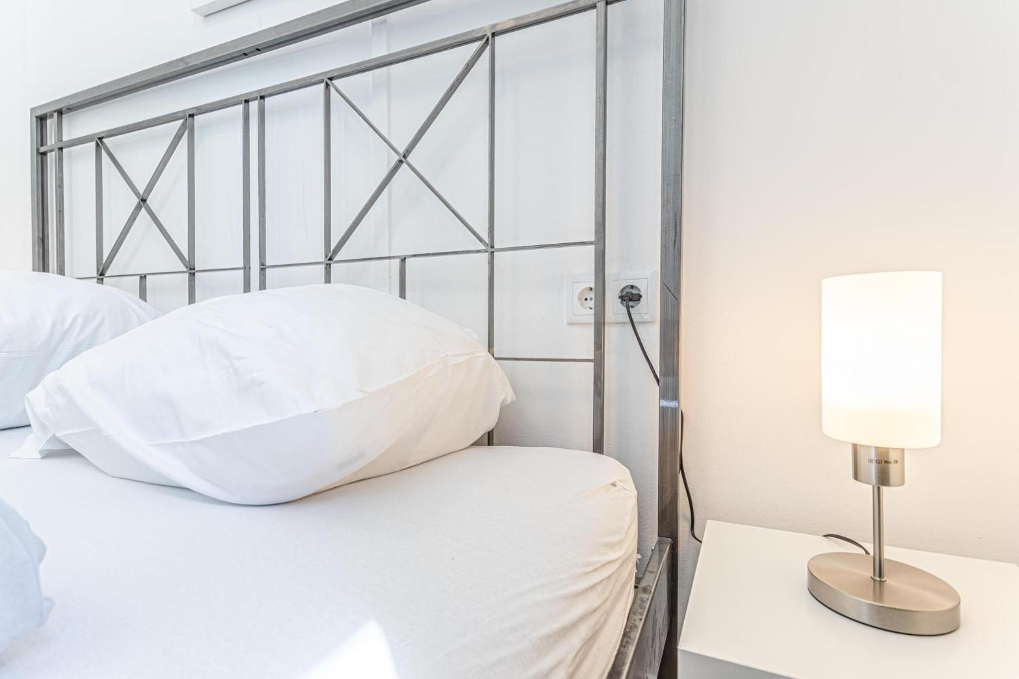 Elegant Private Rooms Near Danube With Garden Access