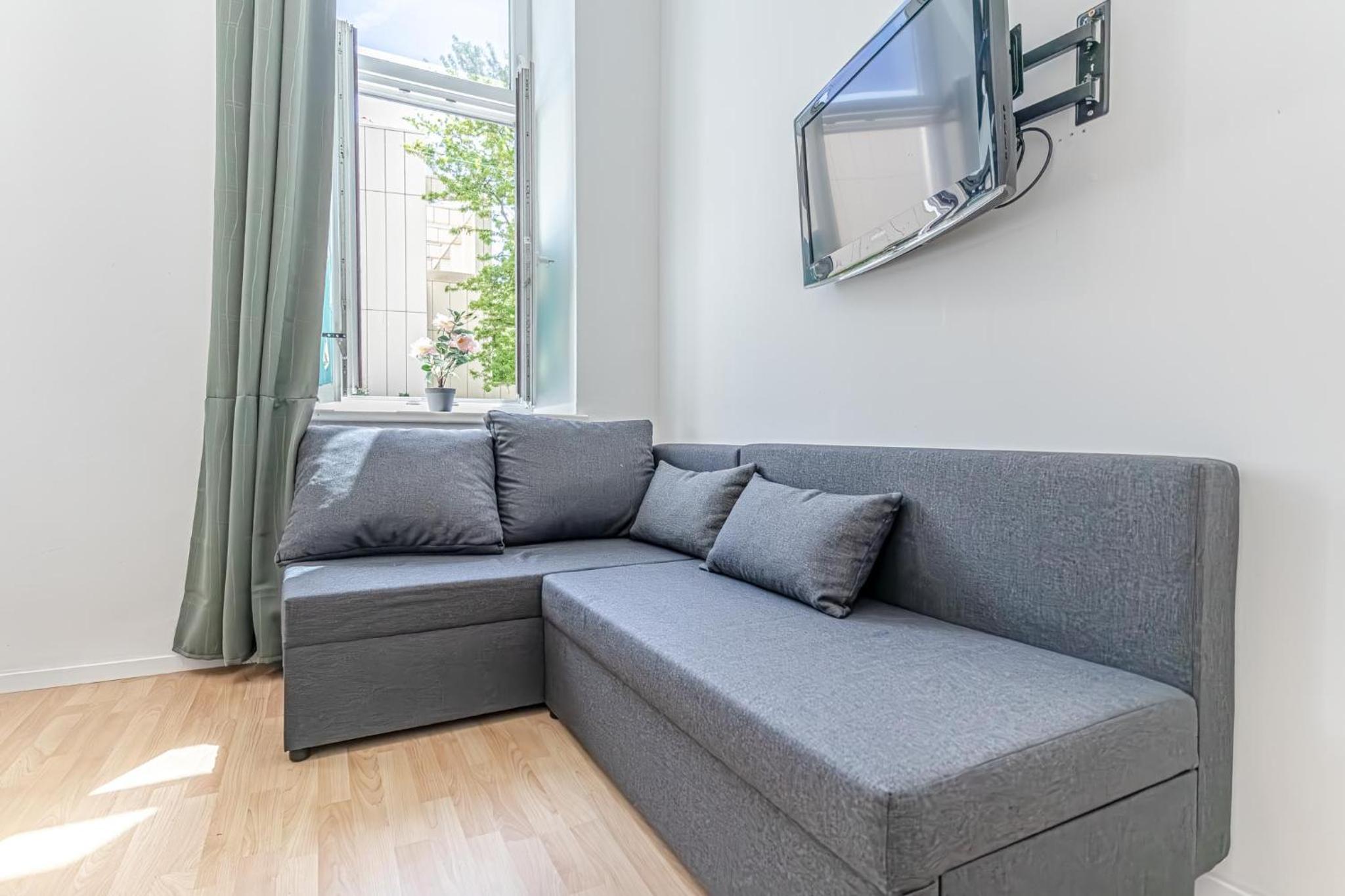 Elegant Private Rooms Near Danube With Garden Access