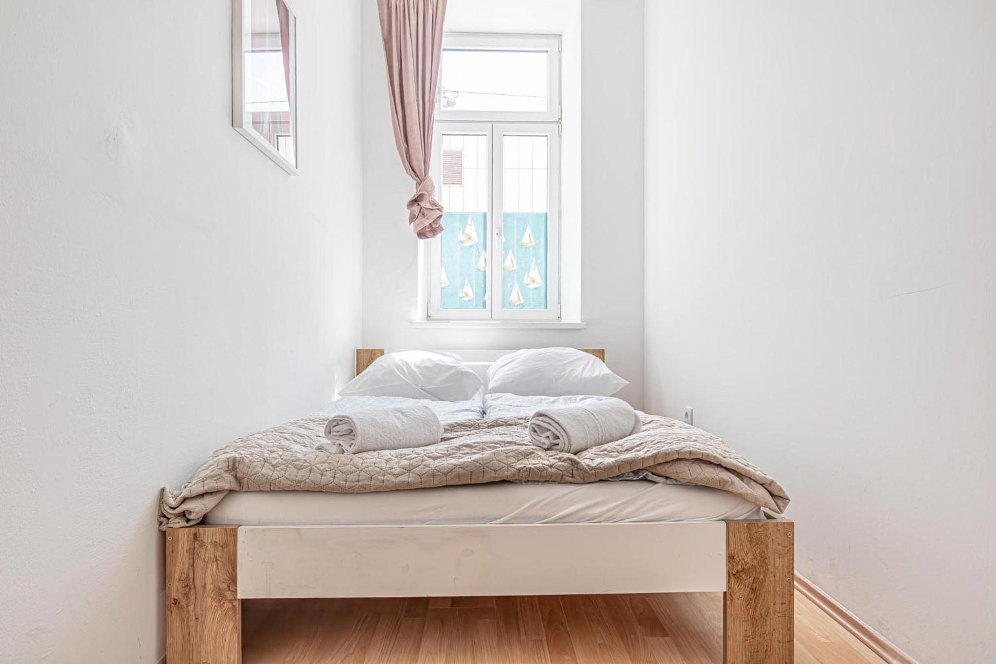 Elegant Private Rooms Near Danube With Garden Access