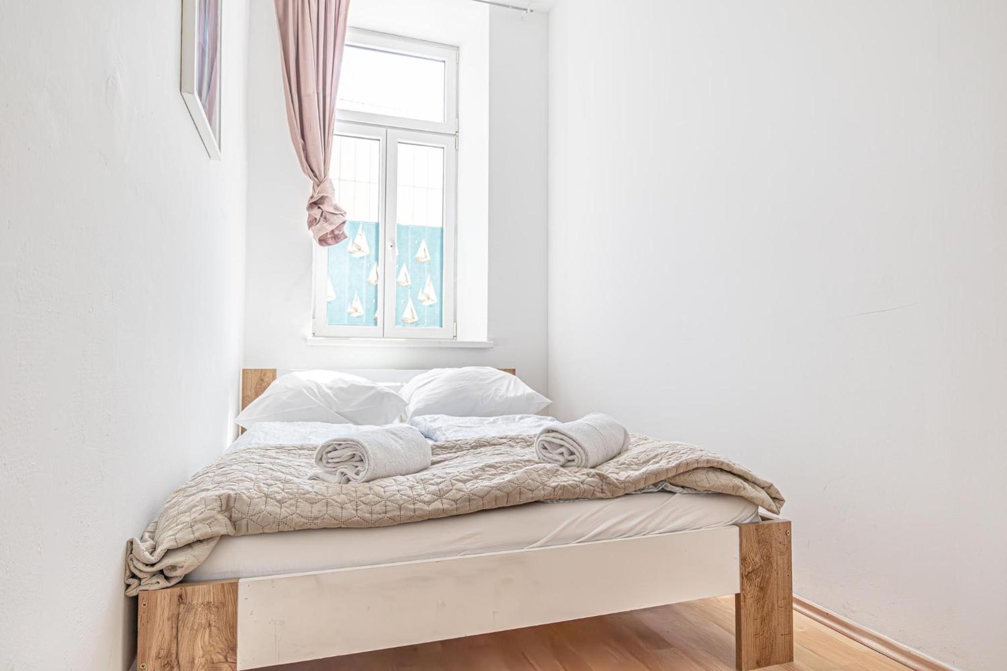 Elegant Private Rooms Near Danube With Garden Access