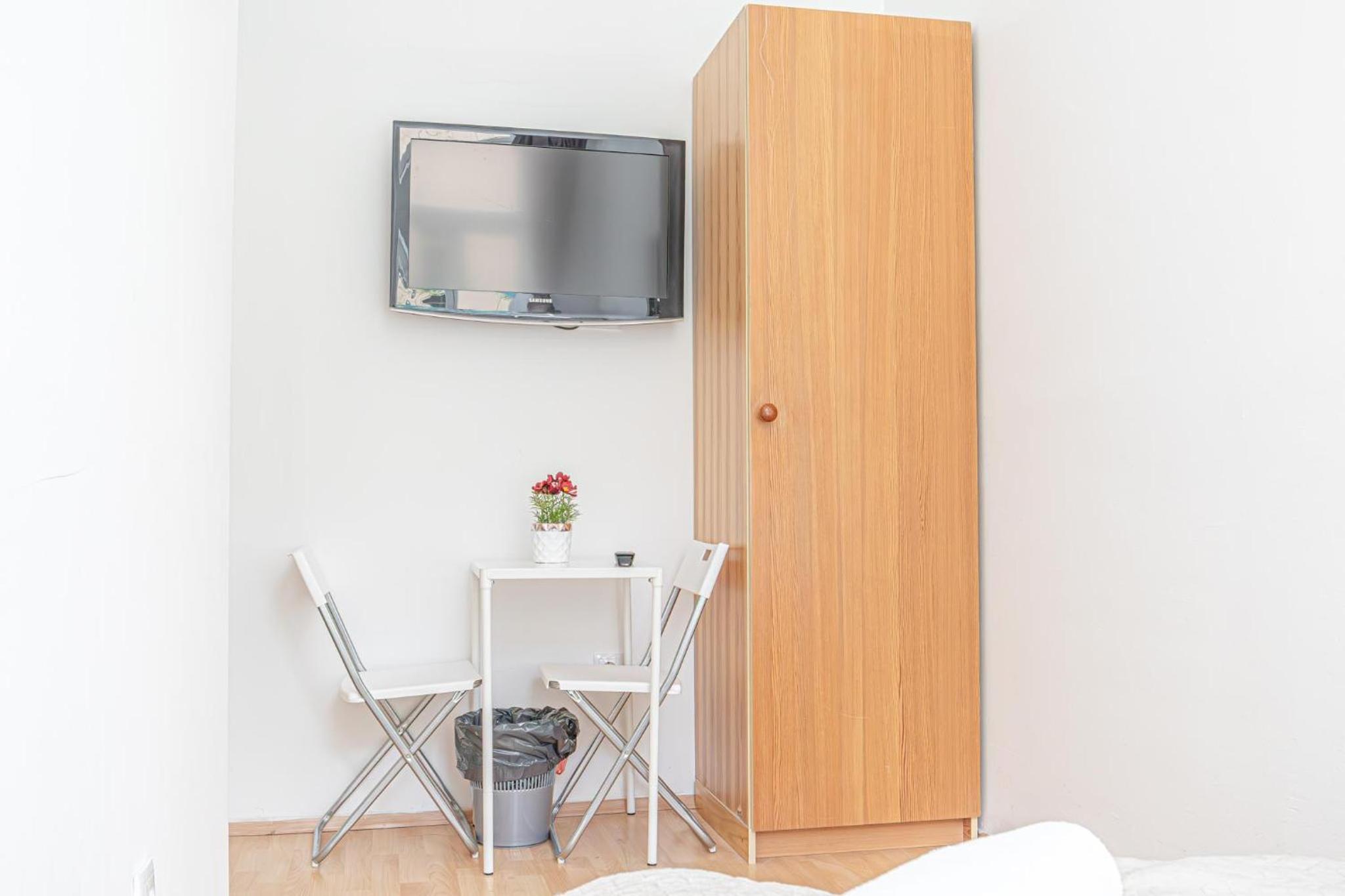 Elegant Private Rooms Near Danube With Garden Access