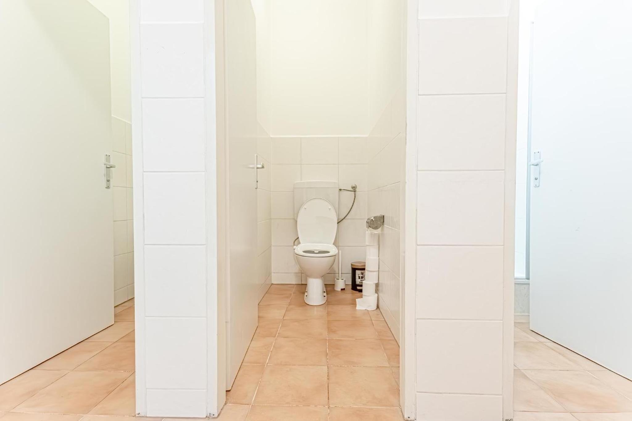Elegant Private Rooms Near Danube With Garden Access