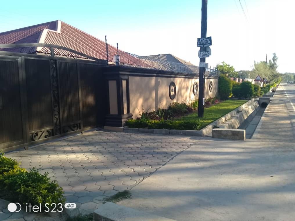 Salama Apartments Begonia Street view 3