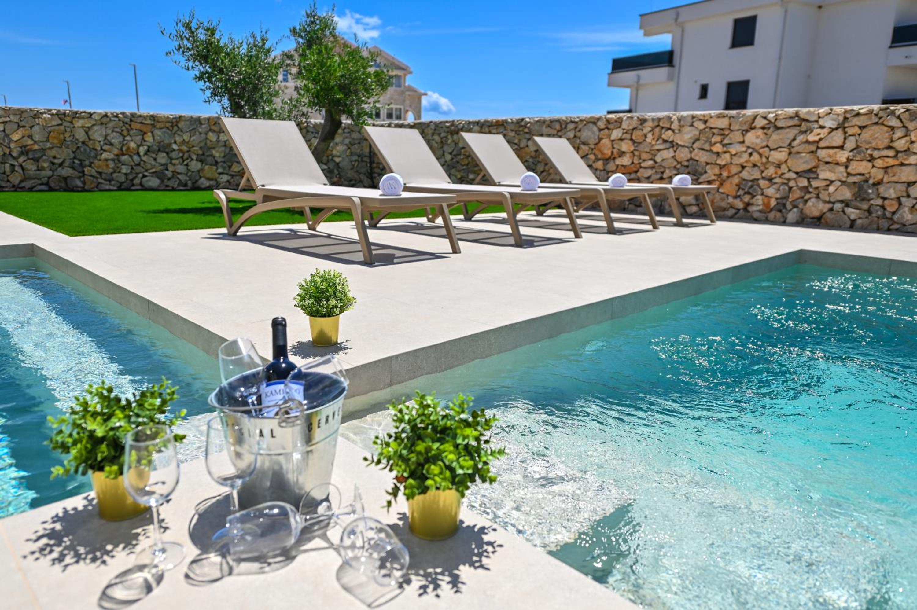 Pool apartments Lux