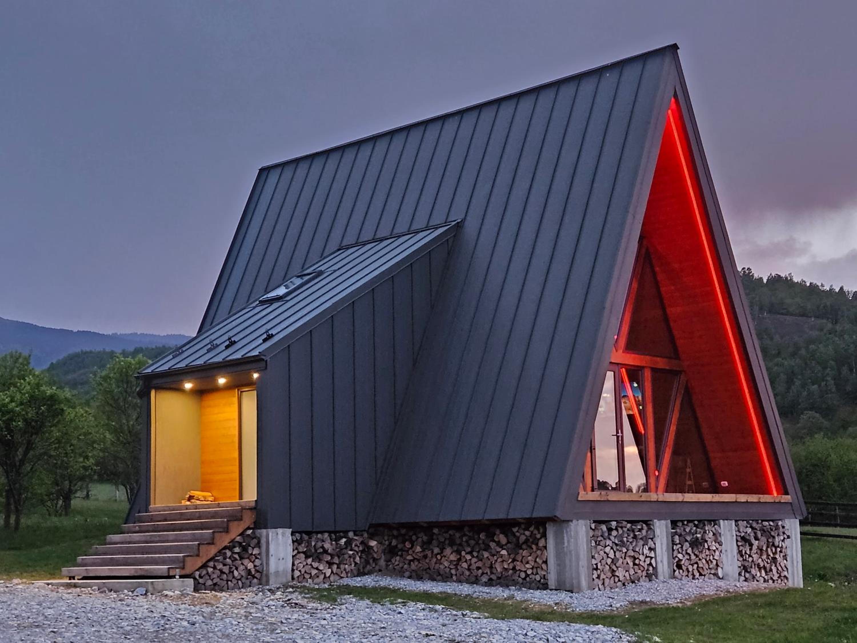 Cabana A-frame Dor de Hateg view 3