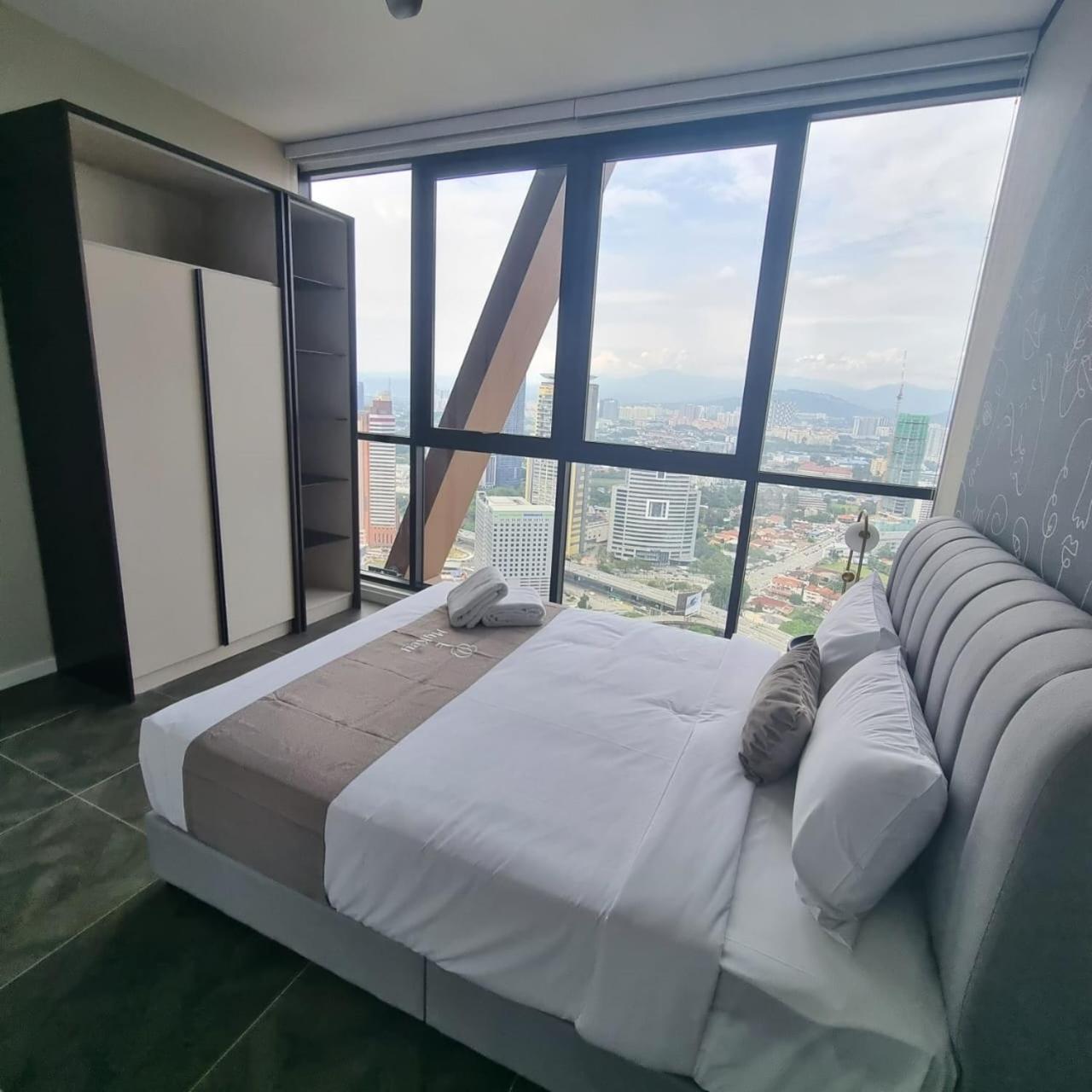 Scarletz Starlight Suites KLCC
