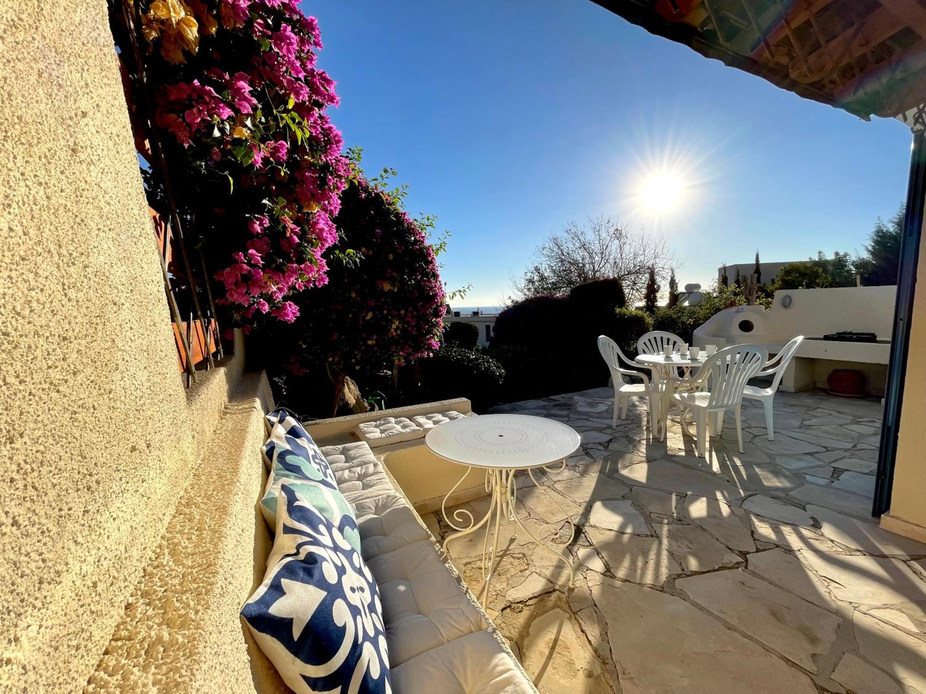 Mediterranean Cottage, Sea View, Great Location