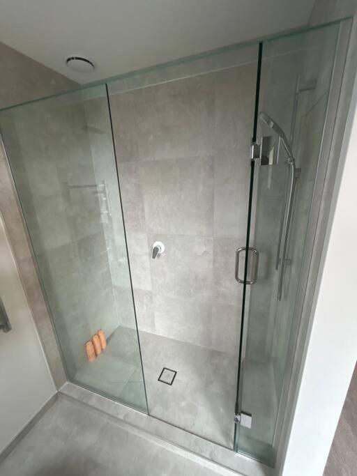 Luxury 2 Bedroom Hideout Near CBD,Merivale Mall view 2