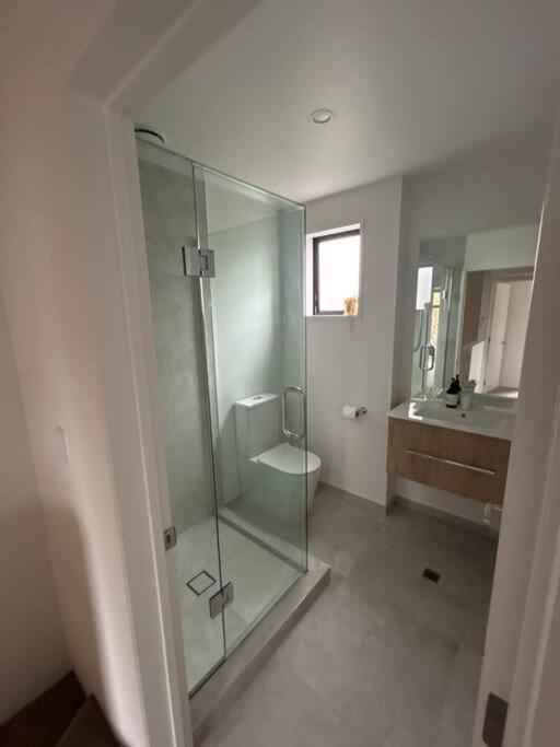 Luxury 2 Bedroom Hideout Near CBD,Merivale Mall view 3