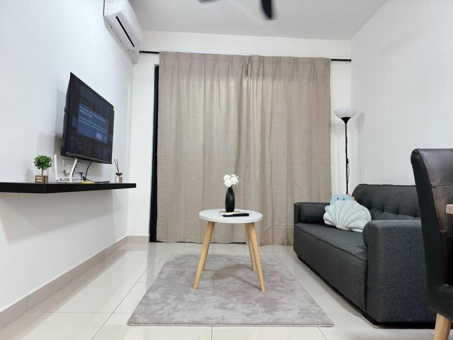JB CIQ Central Park 1-3pax High Speed WiFi Skudai Paradigm Mall