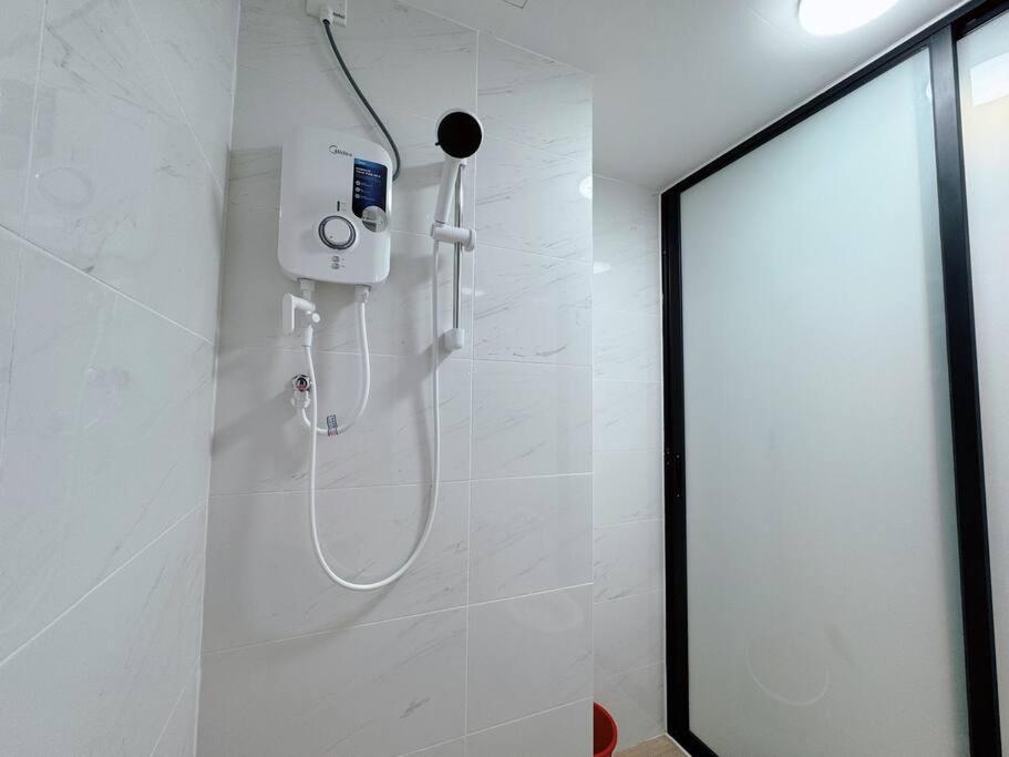 JB CIQ Central Park 1-3pax High Speed WiFi Skudai Paradigm Mall