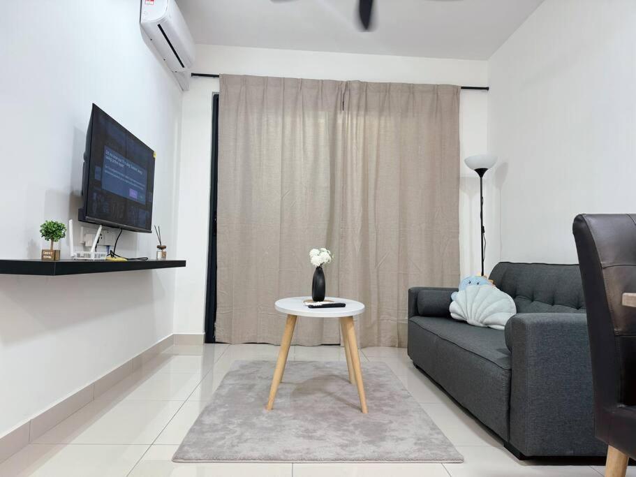 JB CIQ Central Park 1-3pax High Speed WiFi Skudai Paradigm Mall