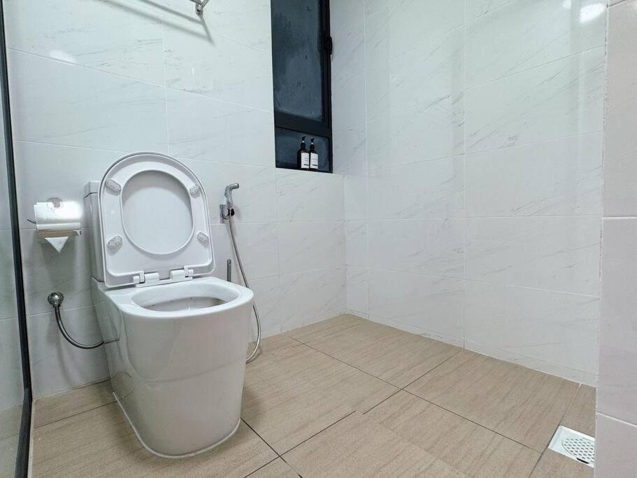 JB CIQ Central Park 1-3pax High Speed WiFi Skudai Paradigm Mall