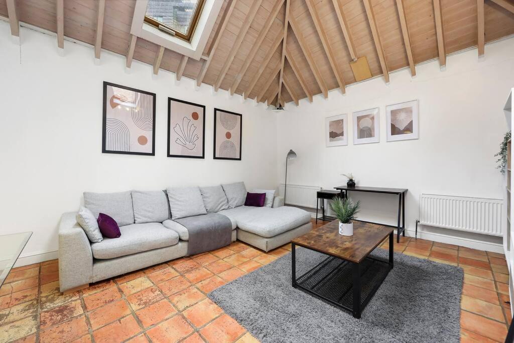 Cozy Private 1-Bedroom Apartment Short Term Rental & Flexible Renting Hoxton With Free Wifi