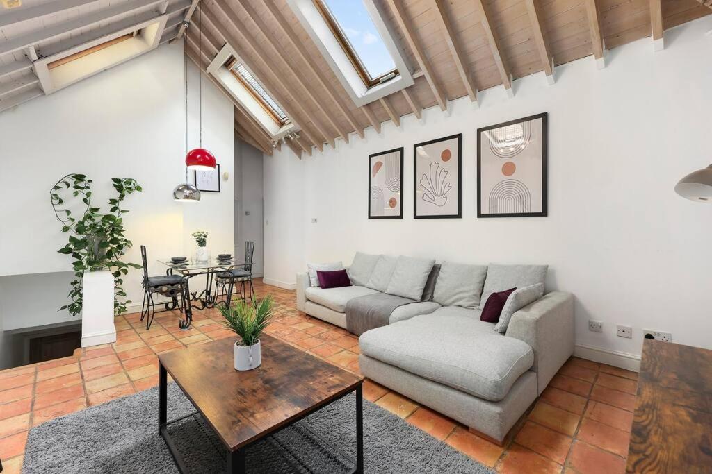 Cozy Private 1-Bedroom Apartment Short Term Rental & Flexible Renting Hoxton With Free Wifi