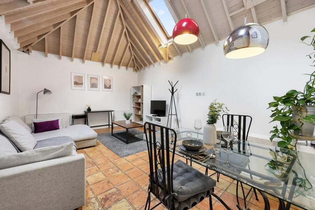 Cozy Private 1-Bedroom Apartment Short Term Rental & Flexible Renting Hoxton With Free Wifi