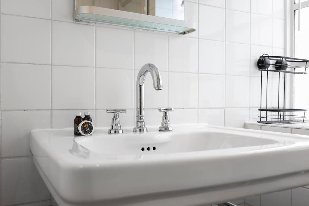 Cozy Private 1-Bedroom Apartment Short Term Rental & Flexible Renting Hoxton With Free Wifi