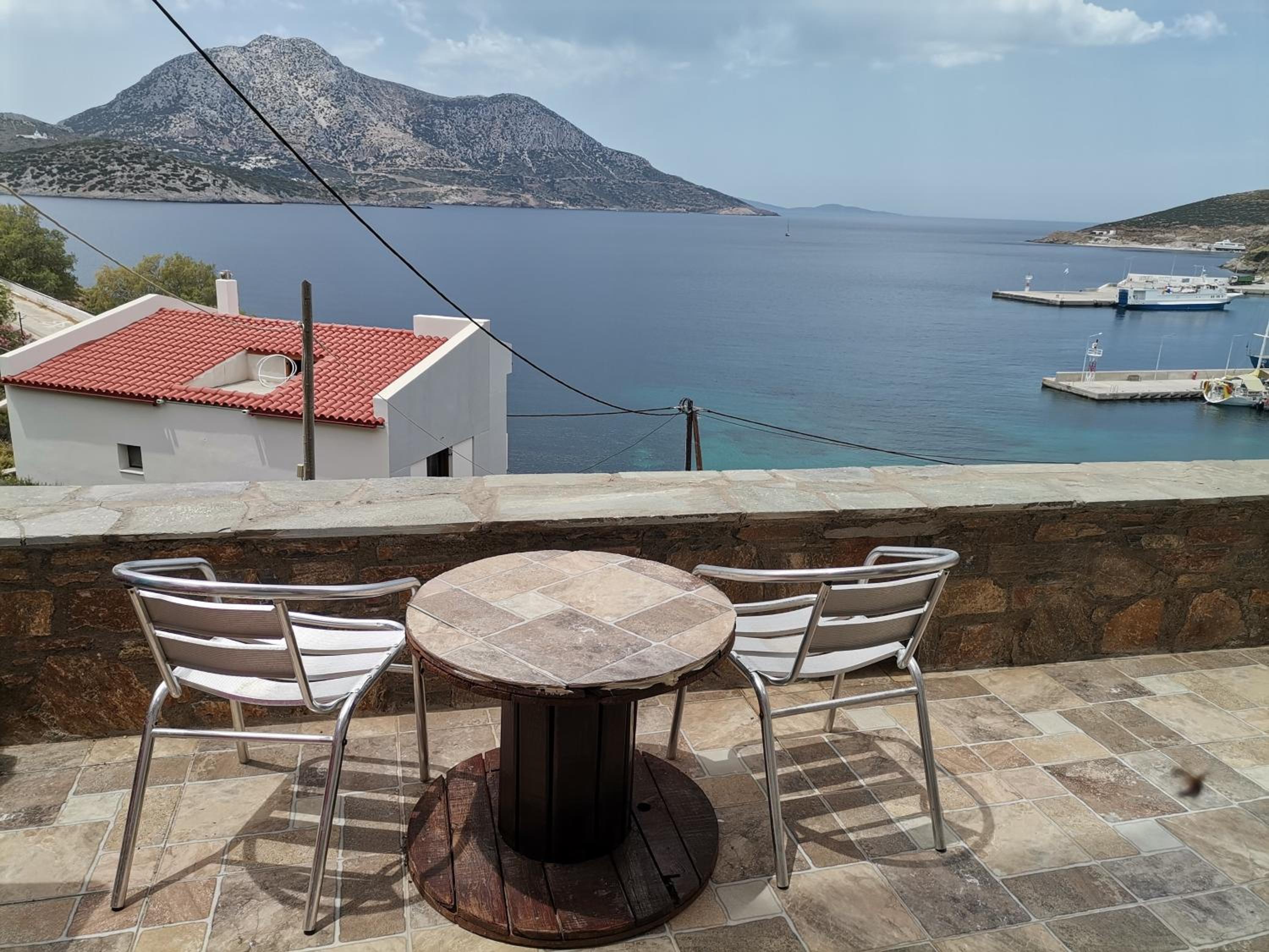 BAZAKOS’ LUXURY SEA FRONT APARTMENT view 4