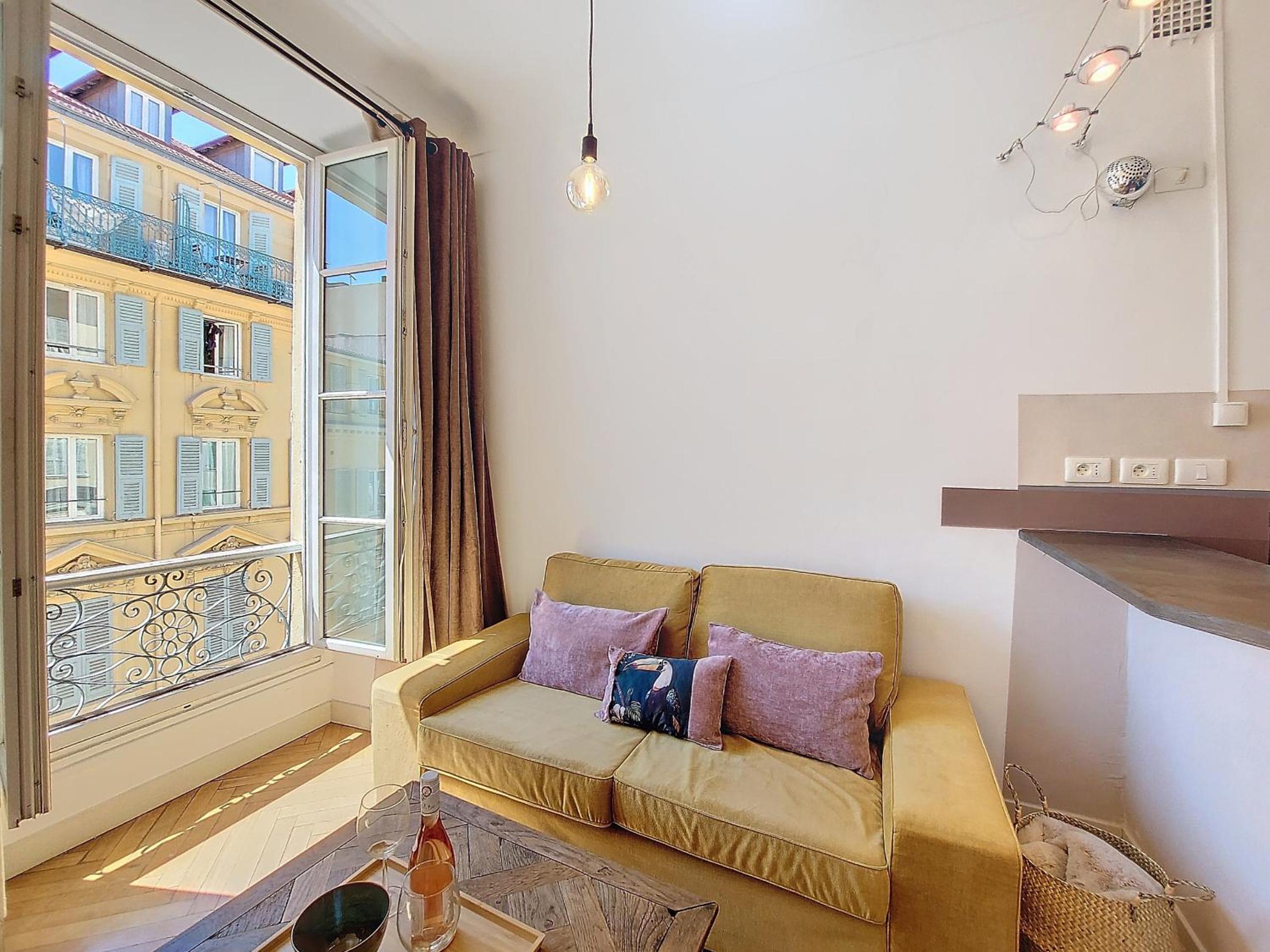 Nestor&Jeeves - CITY TRIP - Central - Balcony