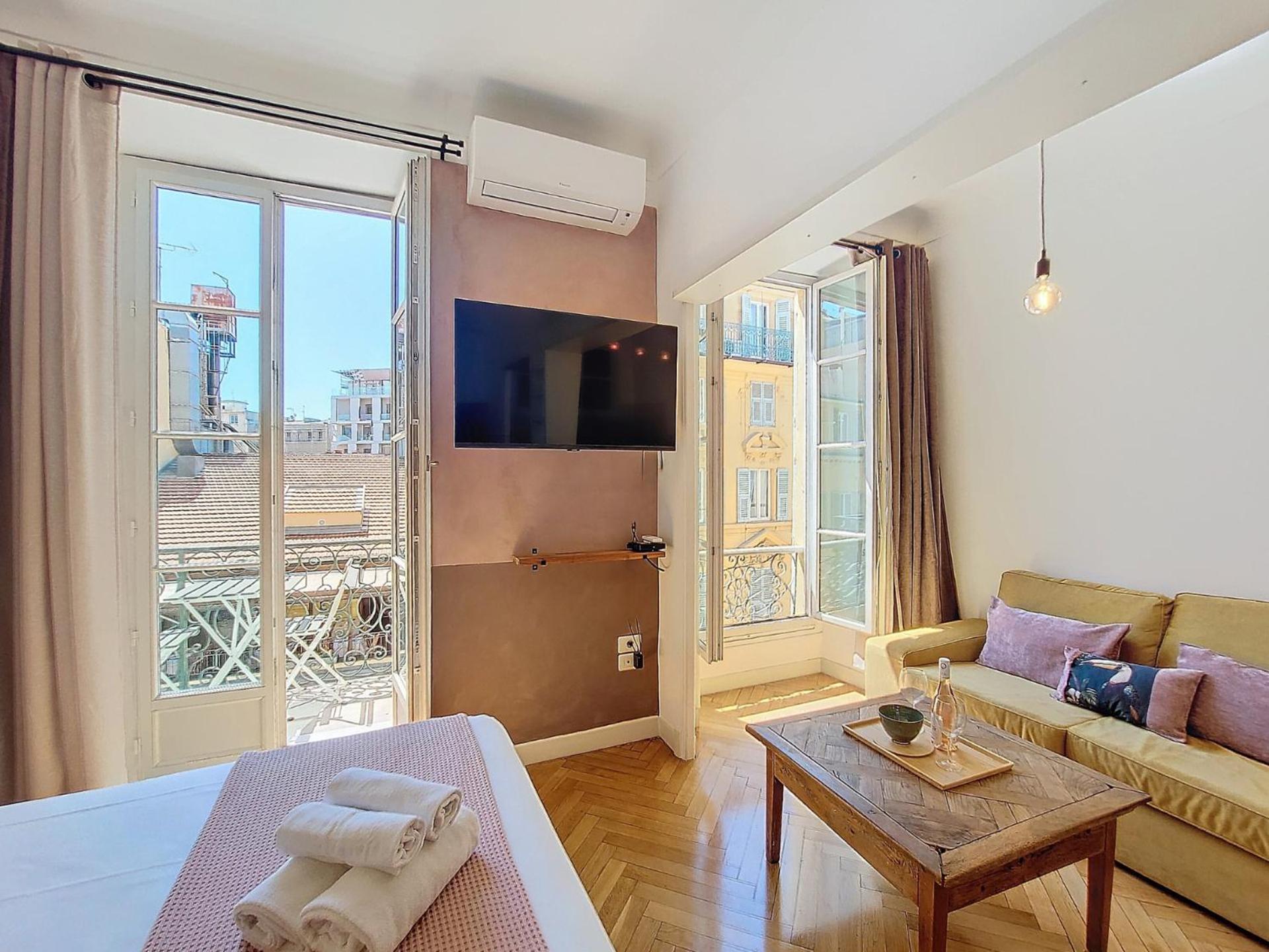 Nestor&Jeeves - CITY TRIP - Central - Balcony