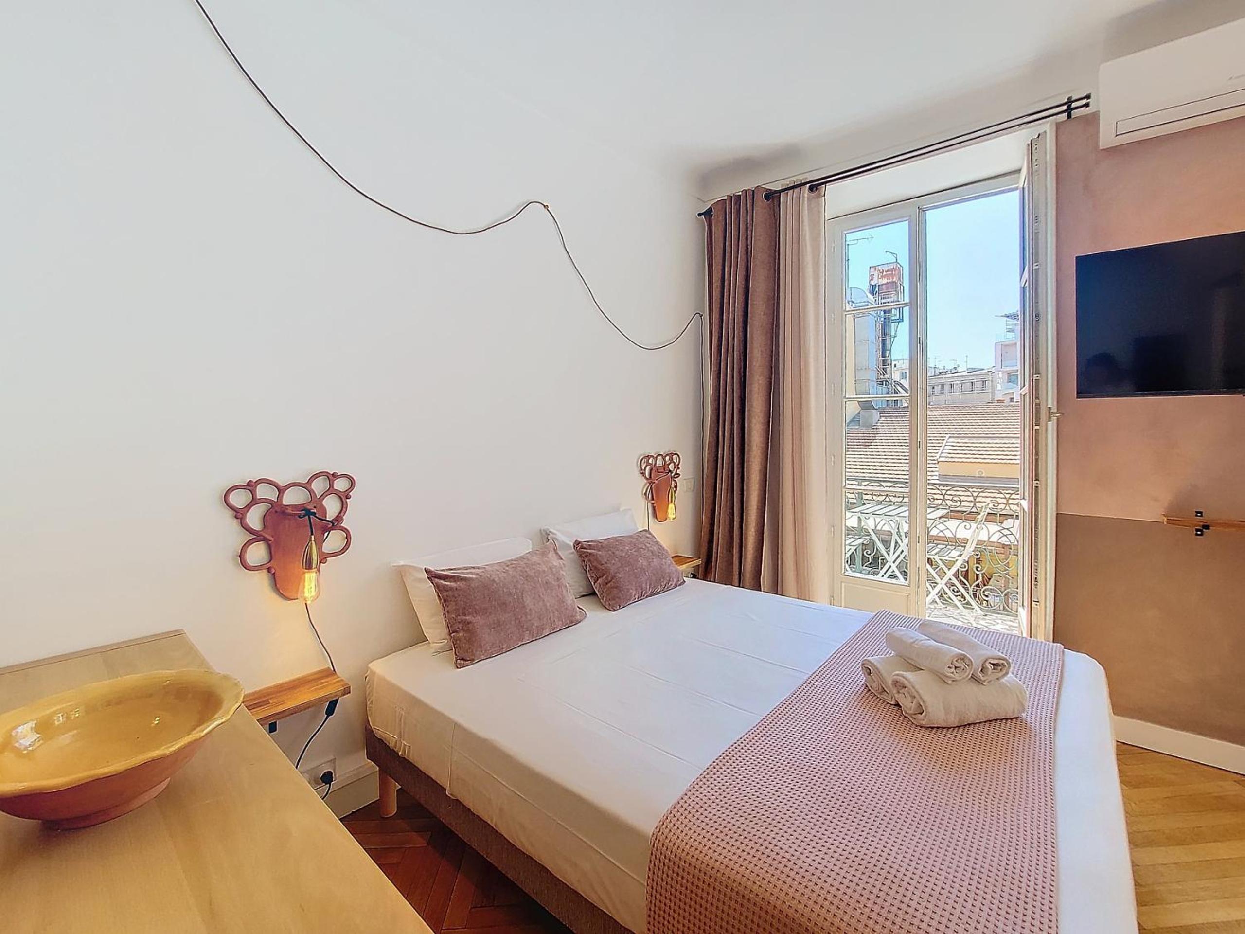 Nestor&Jeeves - CITY TRIP - Central - Balcony