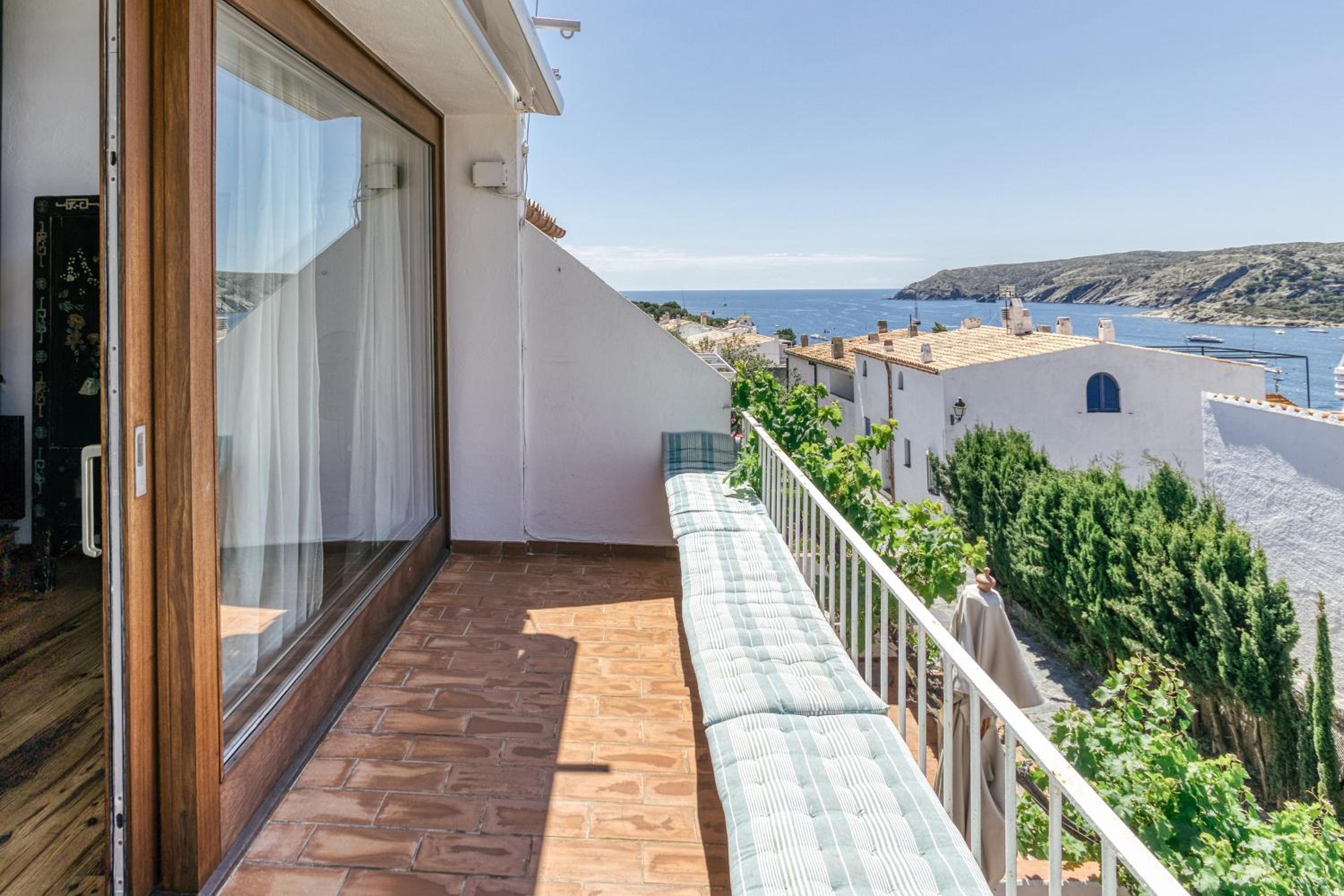 Designer House With Panoramic views photo 1