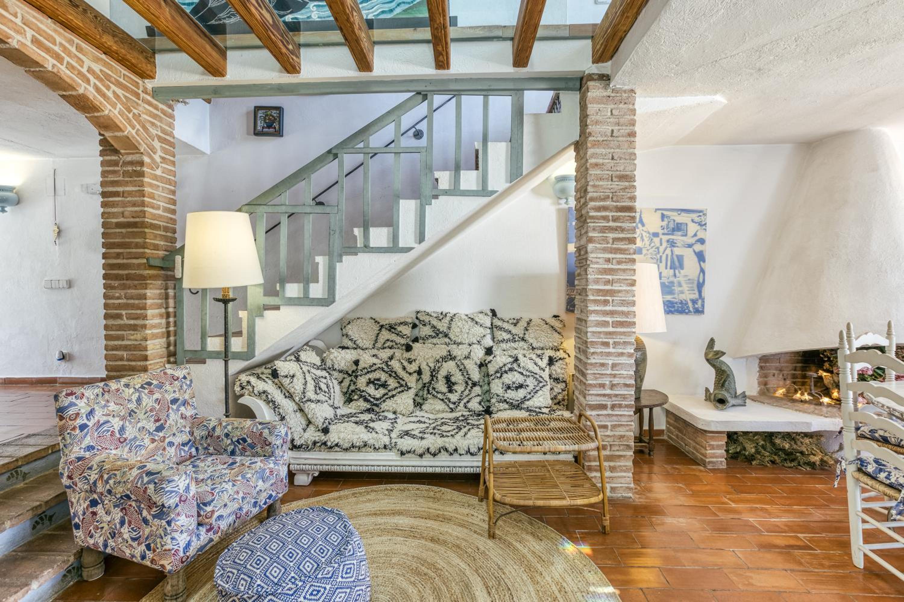 Designer House With Panoramic views photo 5