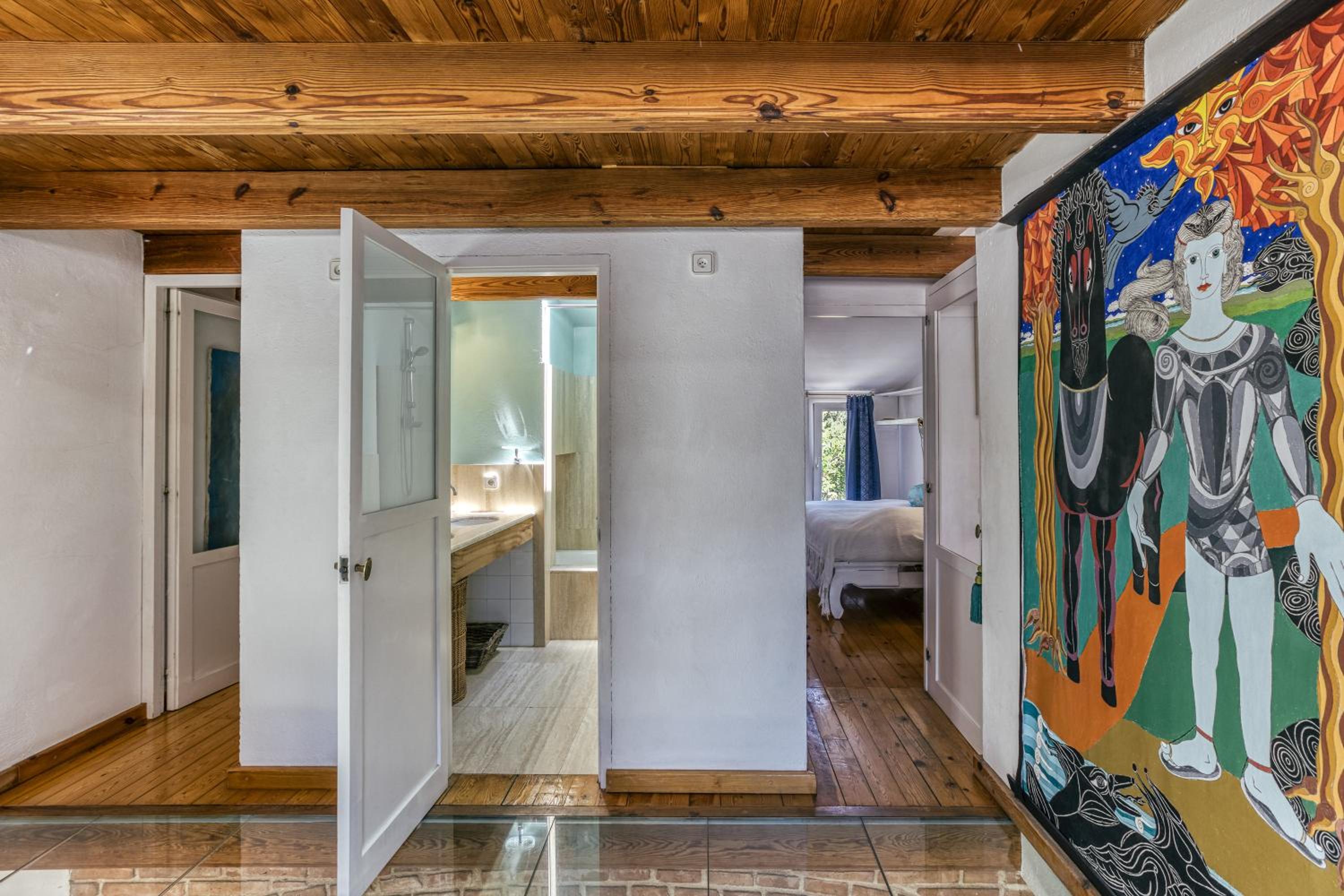 Designer House With Panoramic views photo 3