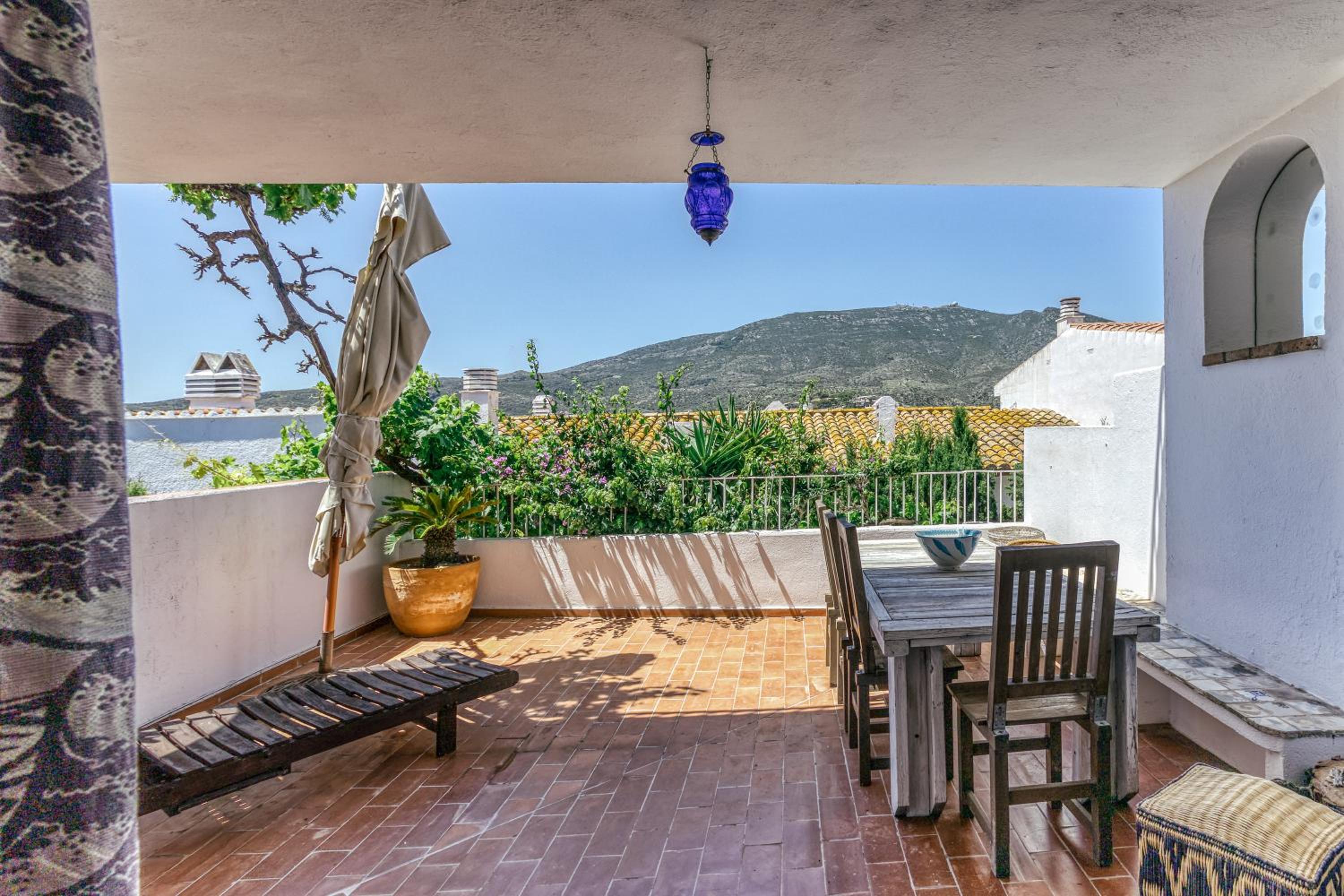 Designer House With Panoramic views photo 2