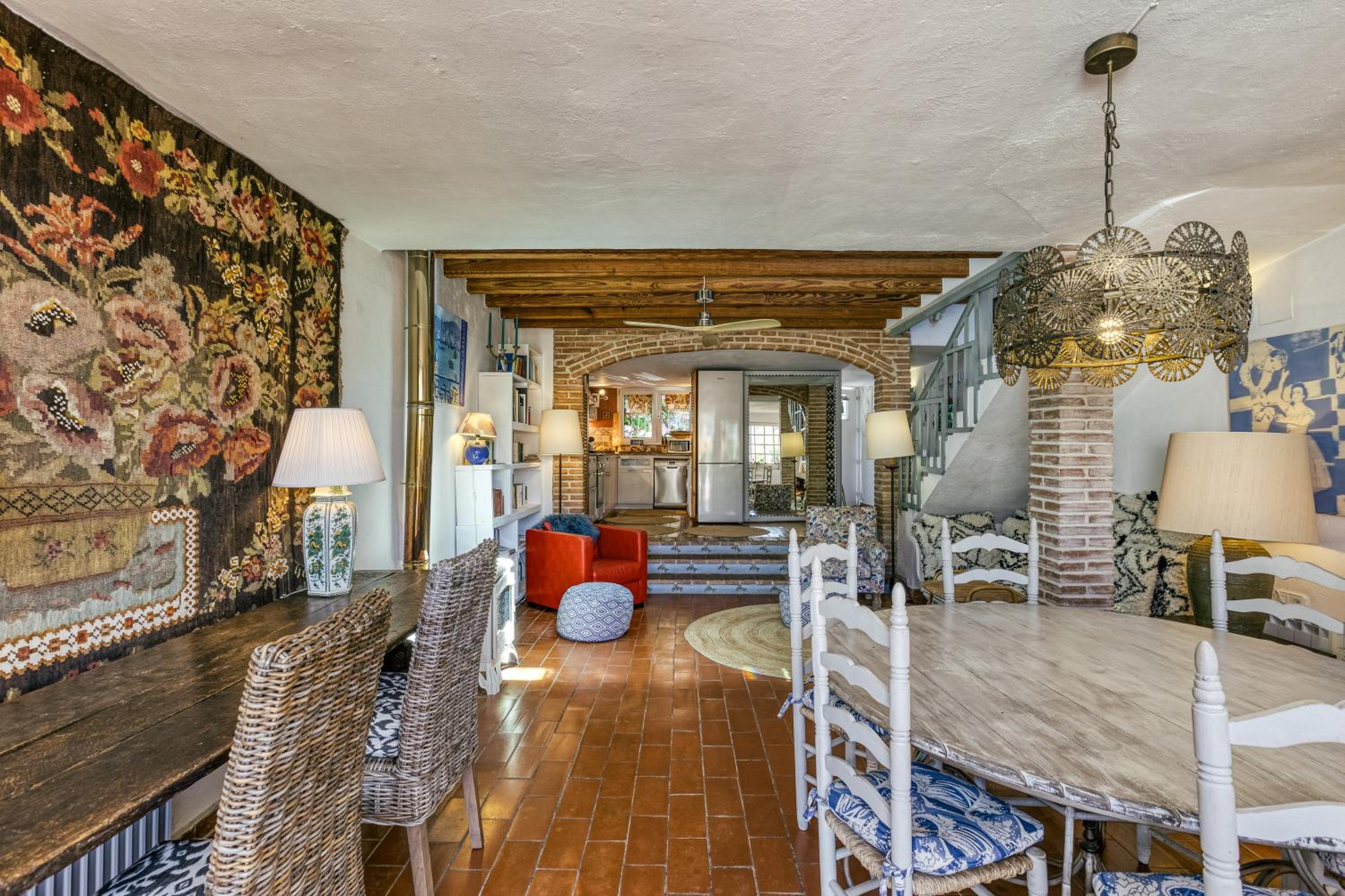 Designer House With Panoramic views photo 4