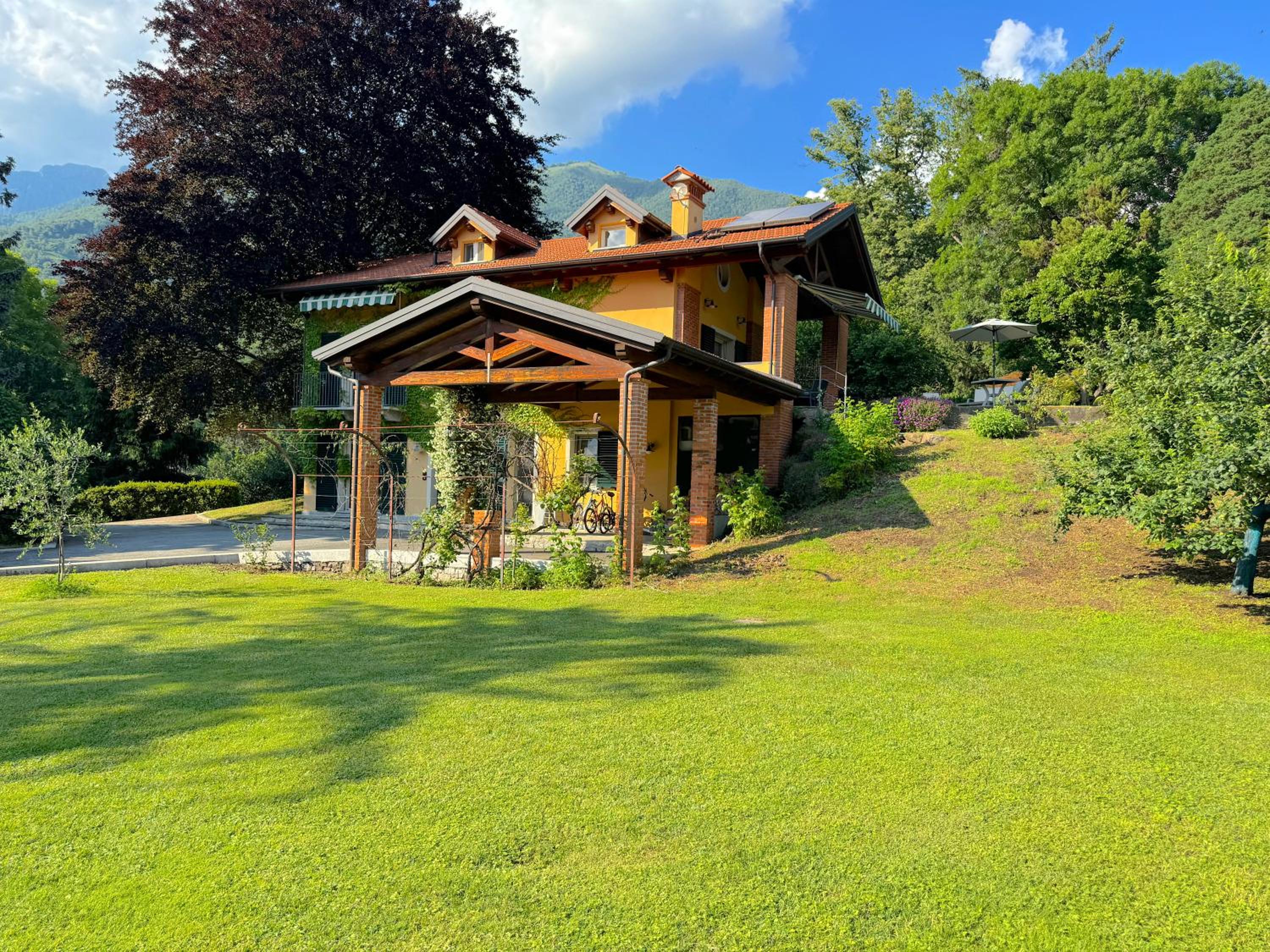 The comfortable house with big pool in the center of Mergozzo view 2